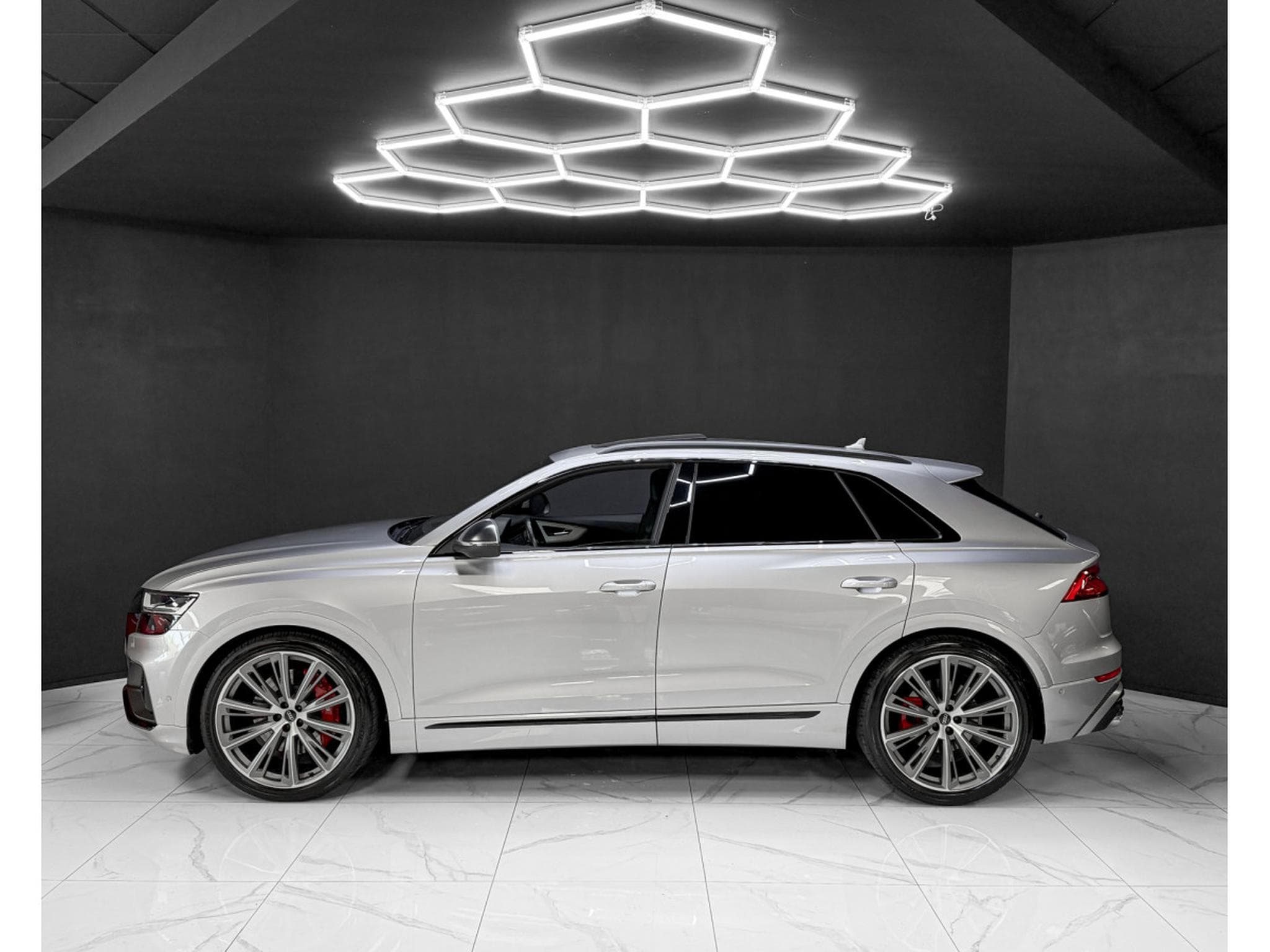 Audi SQ8 4.0 TFSI / REAR-AXLE / B&O / PANO / HEAD-UP / (2021) - Photo 2