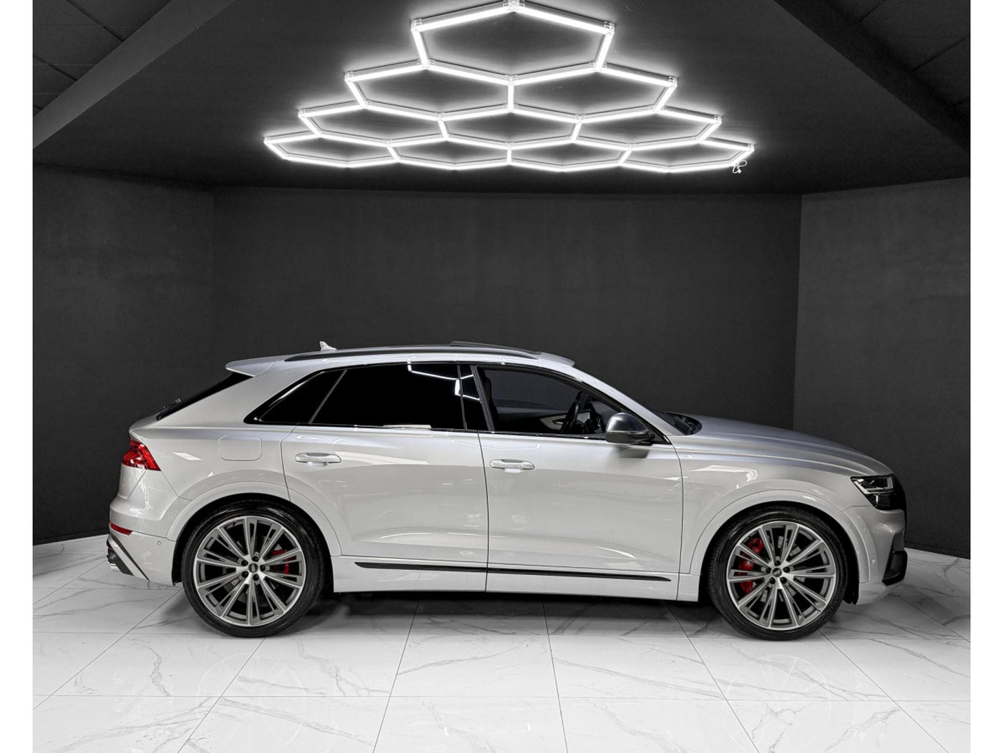 Audi SQ8 4.0 TFSI / REAR-AXLE / B&O / PANO / HEAD-UP / (2021) - Photo 6
