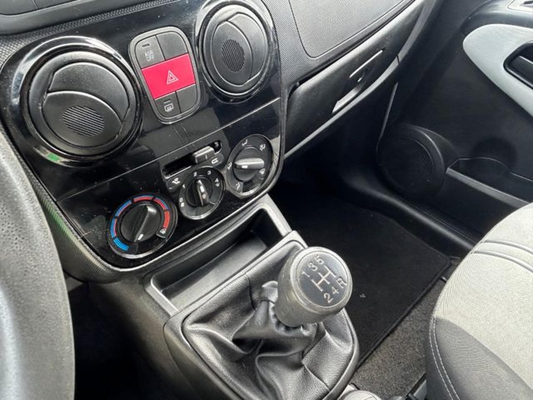 Fiat Qubo Qubo MY Qubo 1.4 *Klima*Bluetooth*Euro5 (2014) - Photo 12