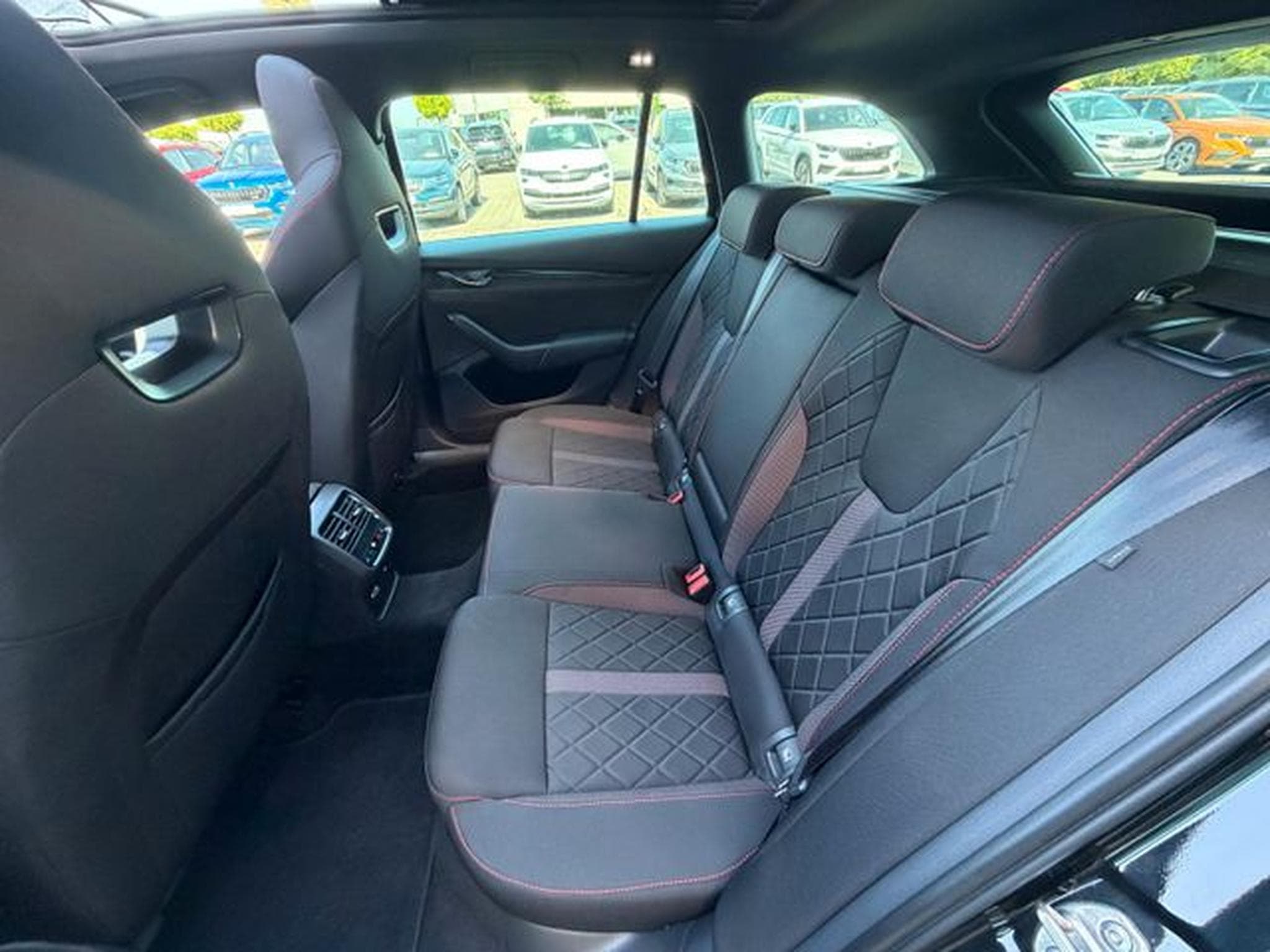 Skoda Octavia Octavia 2,0TDi Kombi RS 4x4 Pano AHK Standhz ACC (2022) - Photo 11