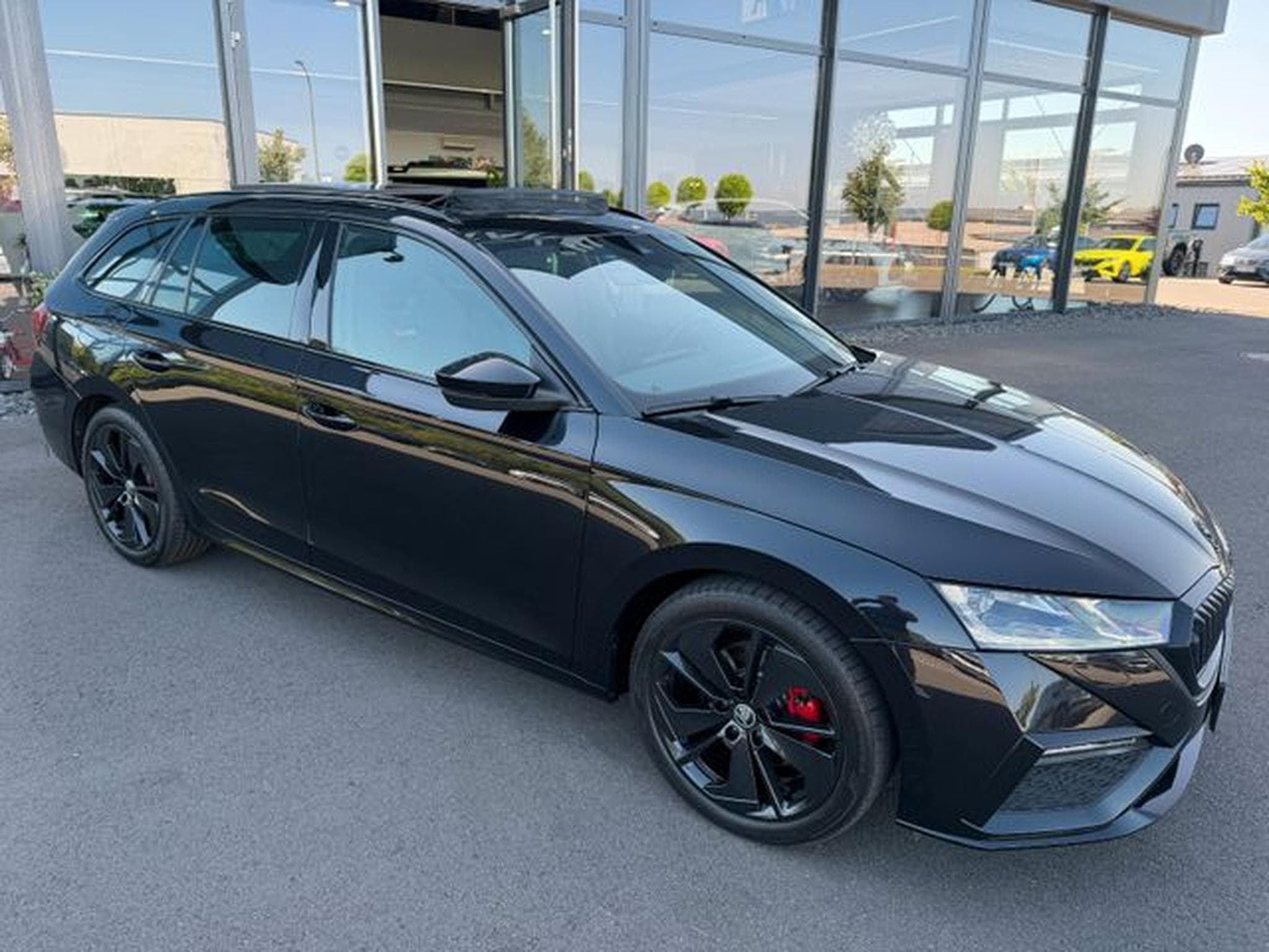 Skoda Octavia Octavia 2,0TDi Kombi RS 4x4 Pano AHK Standhz ACC (2022) - Photo 3