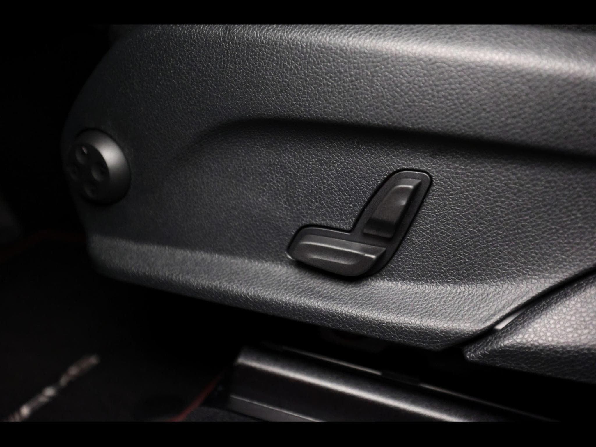 Mercedes GLC 43 AMG 4MATIC BVM9 – PACK NIGHT - CAVANSITBLAU METALLIC (2018) - Photo 19