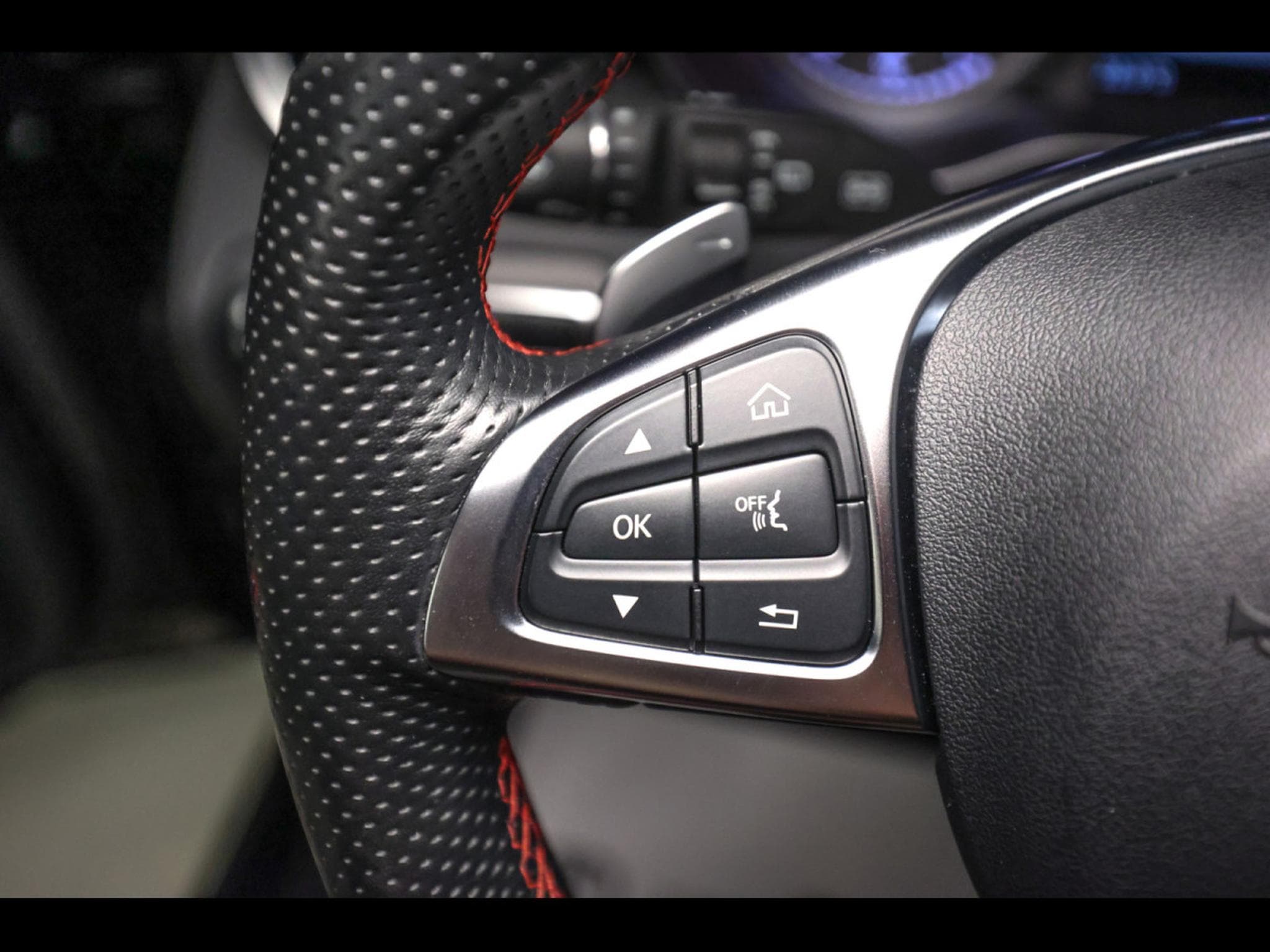 Mercedes GLC 43 AMG 4MATIC BVM9 – PACK NIGHT - CAVANSITBLAU METALLIC (2018) - Photo 25