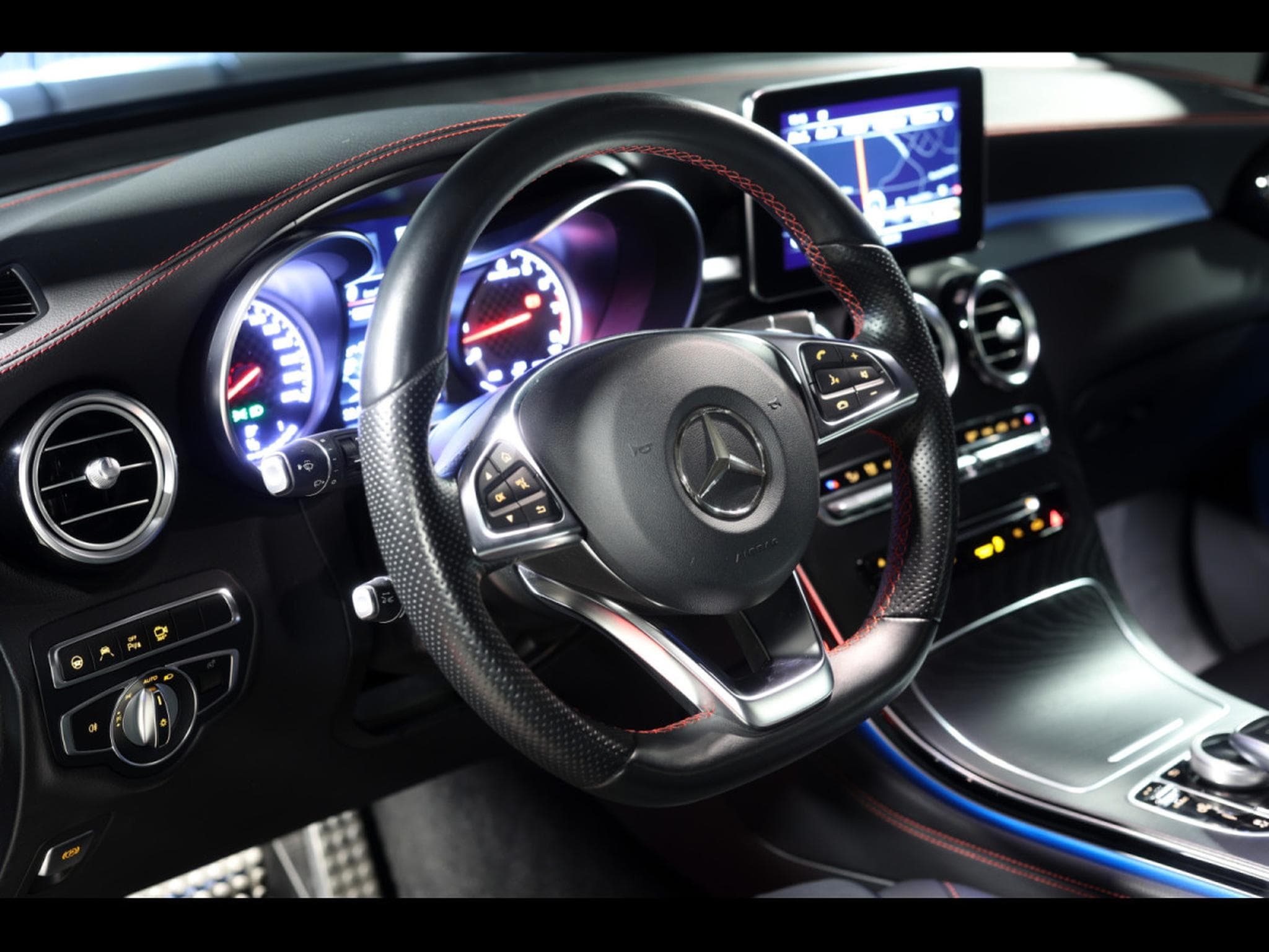 Mercedes GLC 43 AMG 4MATIC BVM9 – PACK NIGHT - CAVANSITBLAU METALLIC (2018) - Photo 9