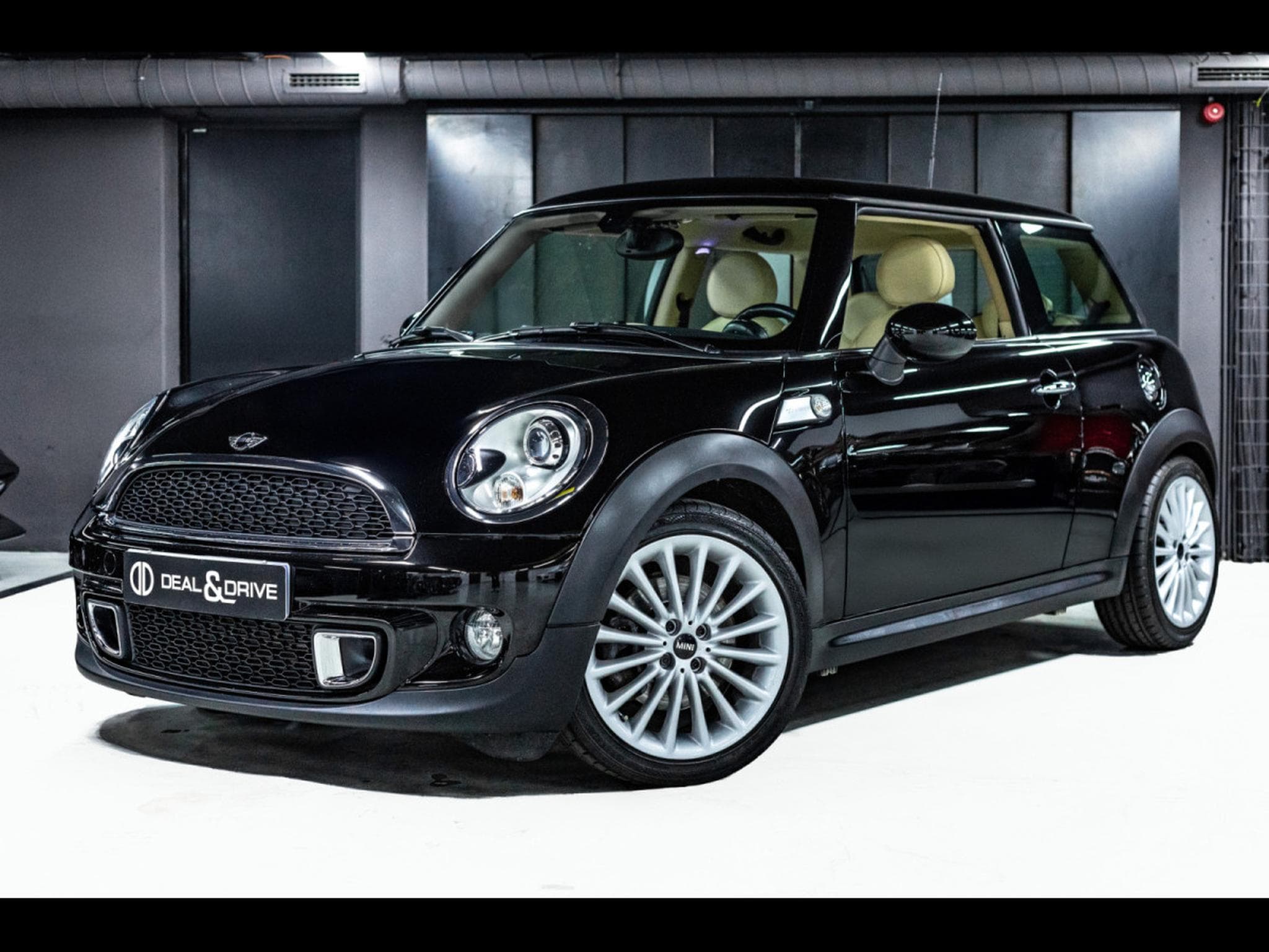 Mini Cooper S (R56) 3 PORTES AUTO GOODWOOD EDITION - 1 OF 1000 - BLACK D (2012) - Photo 1