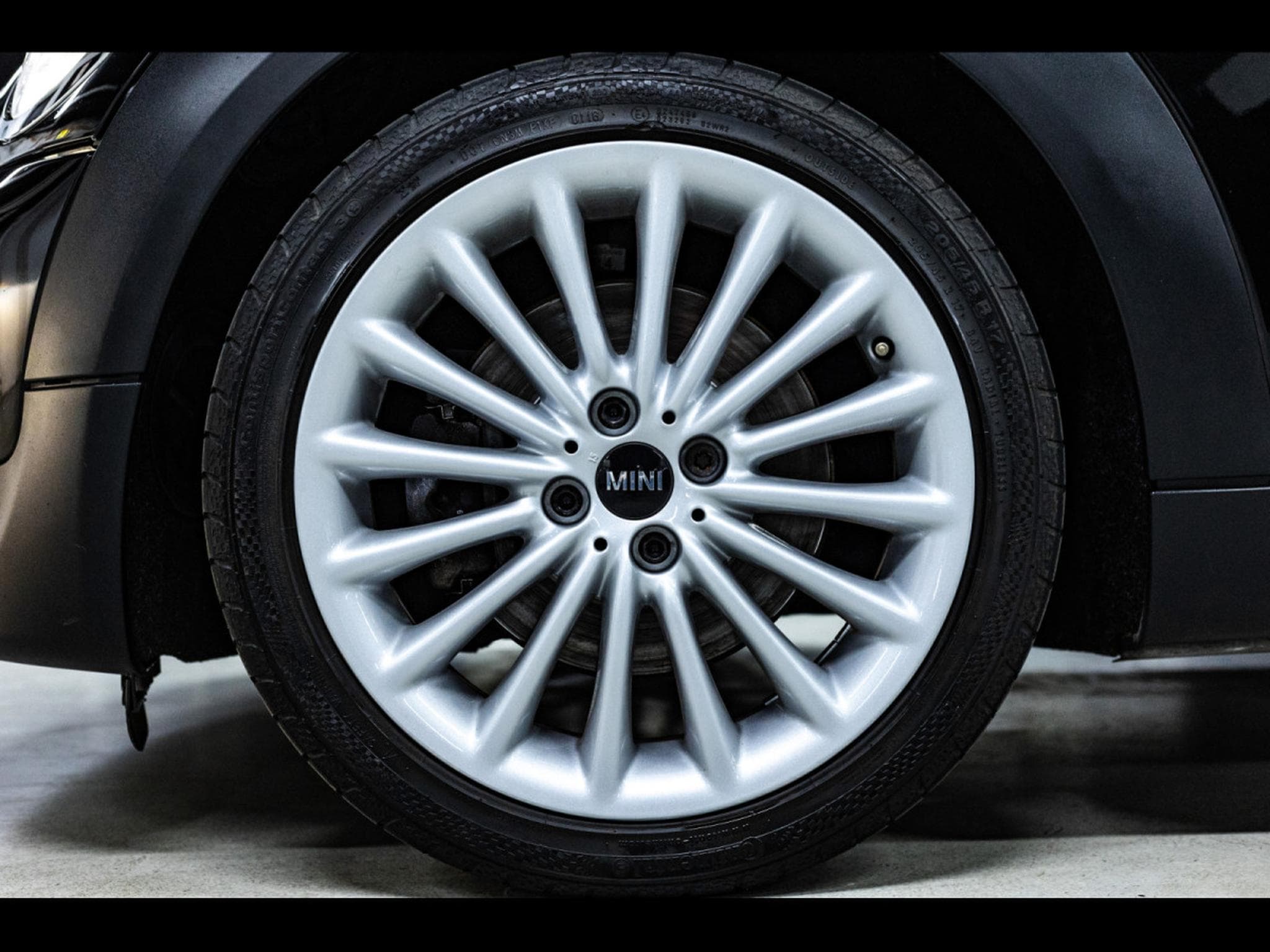 Mini Cooper S (R56) 3 PORTES AUTO GOODWOOD EDITION - 1 OF 1000 - BLACK D (2012) - Photo 7