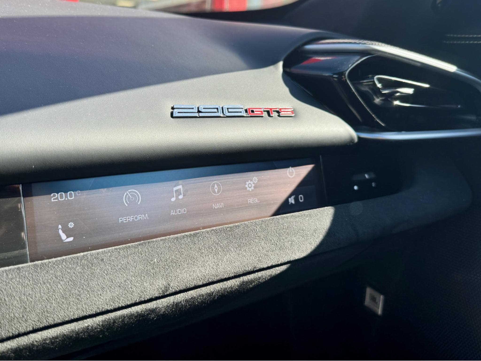 Ferrari 296 GTS Full Full options sièges Confort CARBON LIFT JBL HEAD UP (2025) - Photo 15