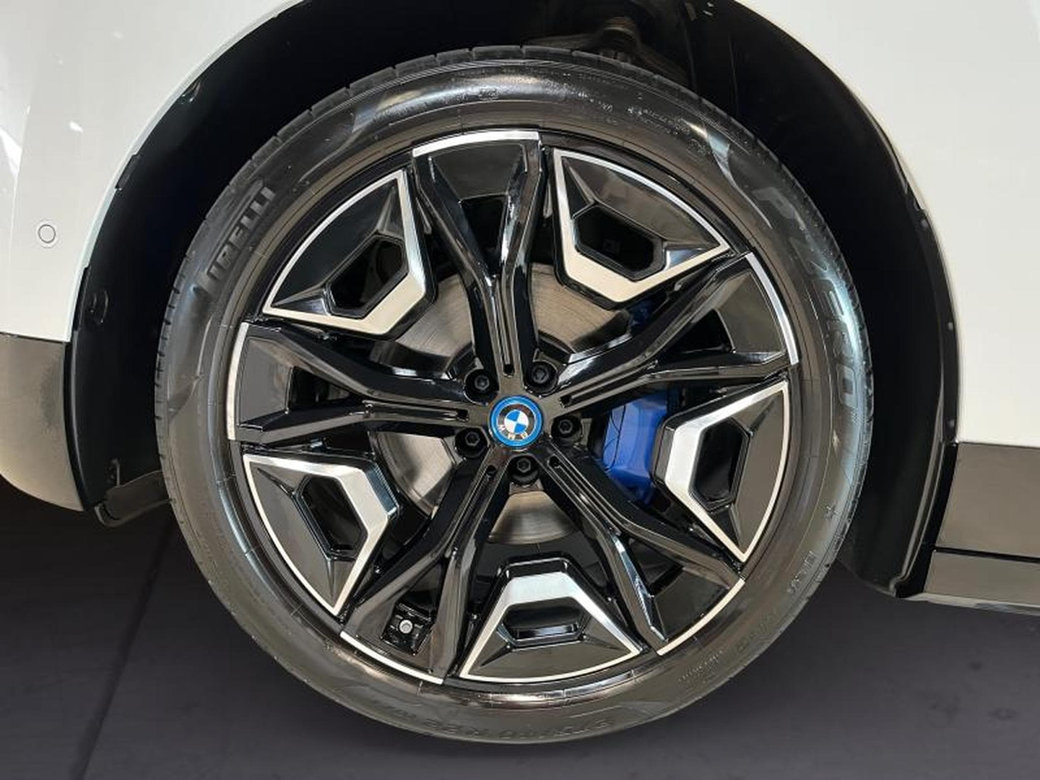 BMW iX iX xDrive40 (2024) - Photo 9