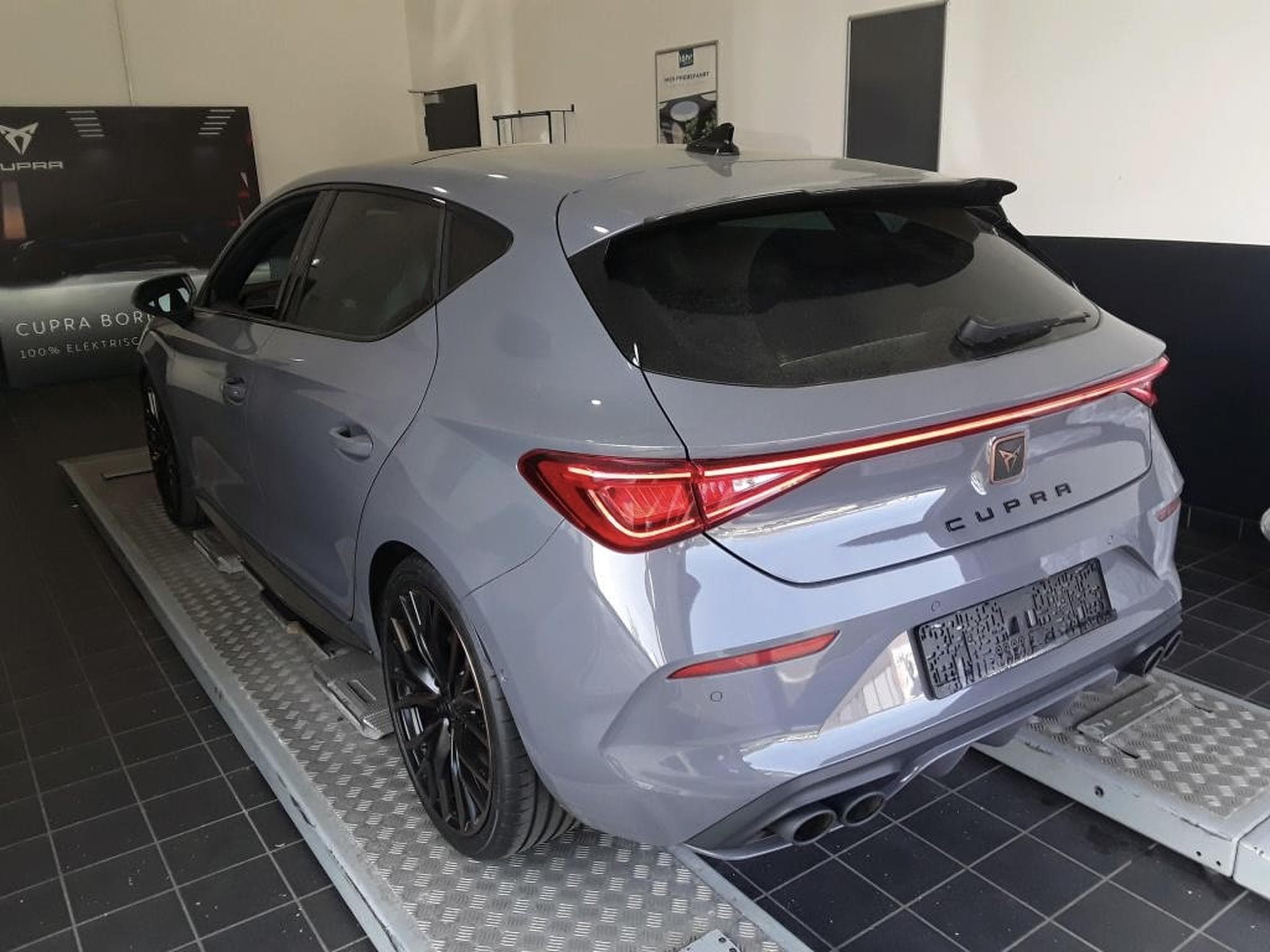 Cupra Leon VZ CUP 2.0 TSI 300CV * PANO * VSS * BEATS * CARBONE * (2024) - Photo 3