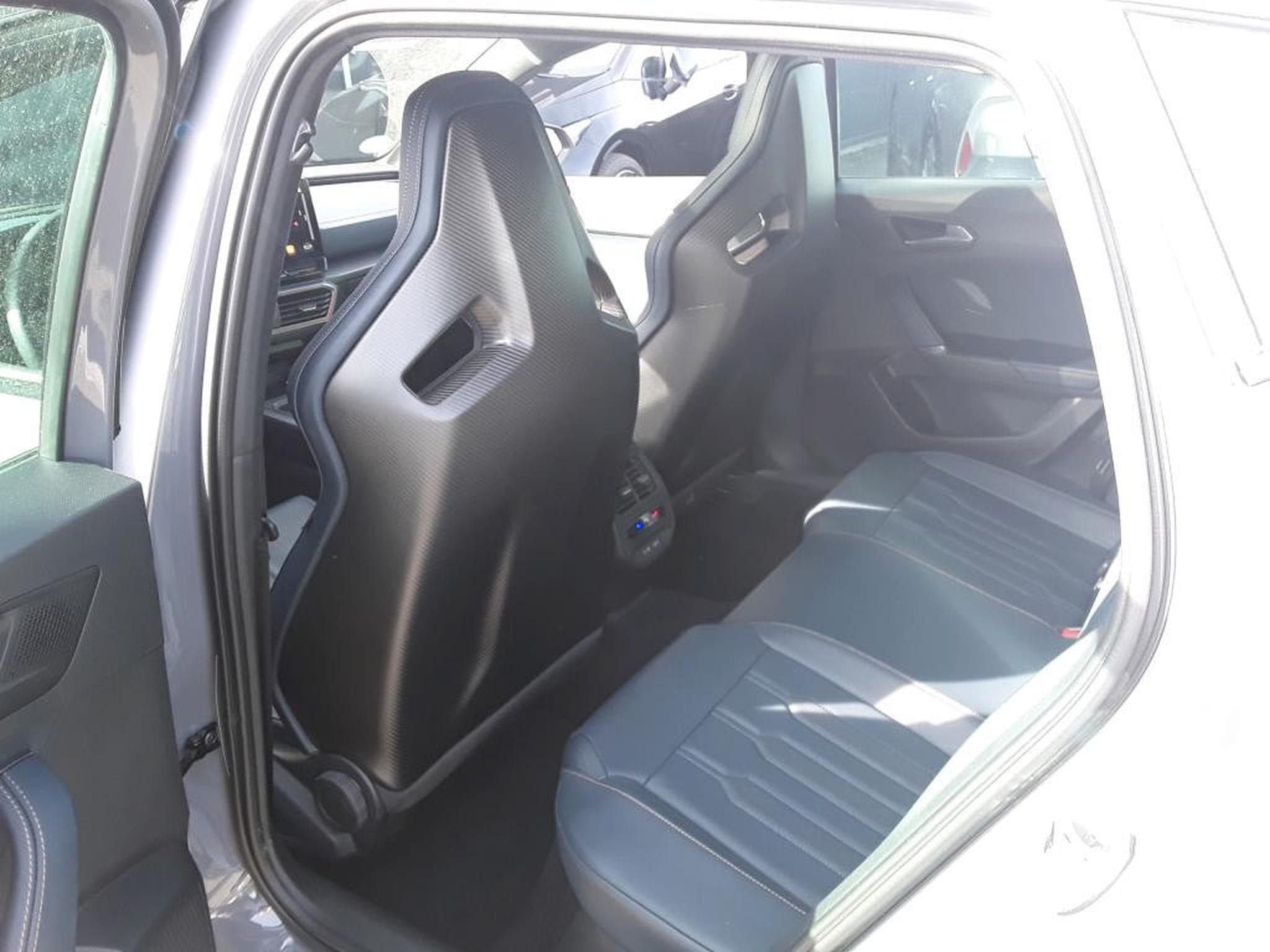 Cupra Leon VZ CUP 2.0 TSI 300CV * PANO * VSS * BEATS * CARBONE * (2024) - Photo 6