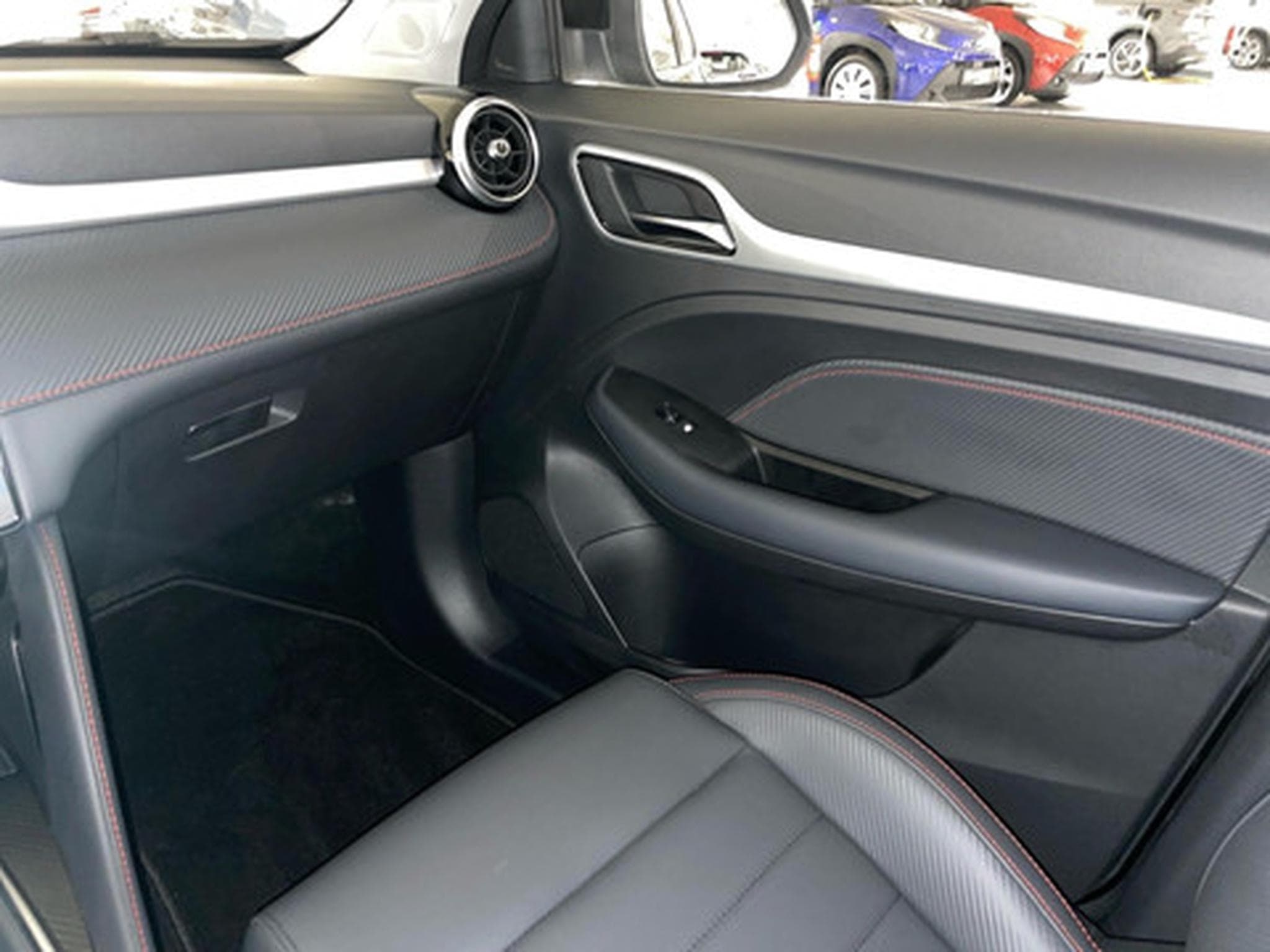 MG ZS 1.0 T-GDi AT LUXURY (2024) - Photo 9