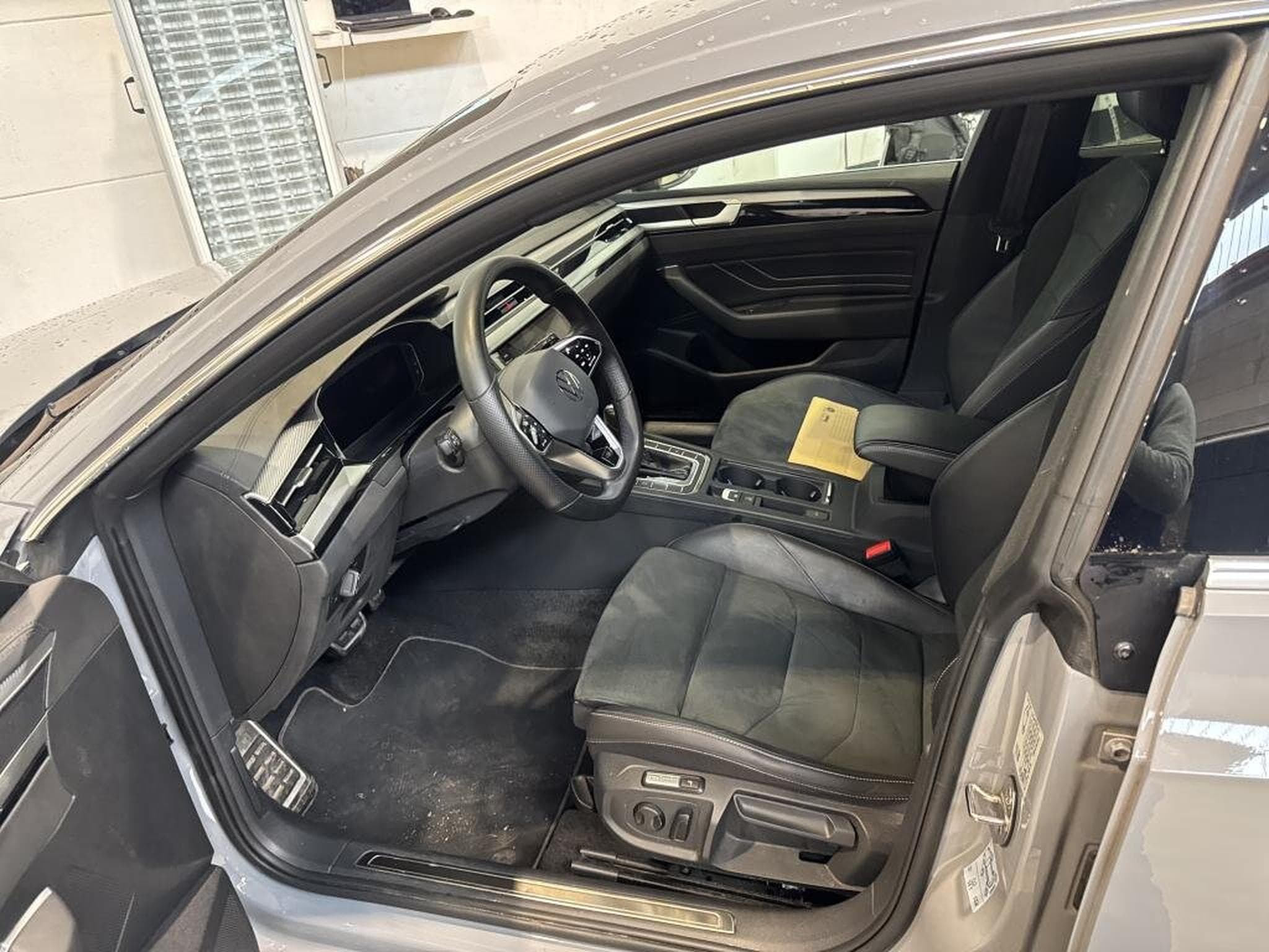 VW Arteon Shooting Break 2.0 TSI 190 R-LINE DSG (2023) - Photo 4