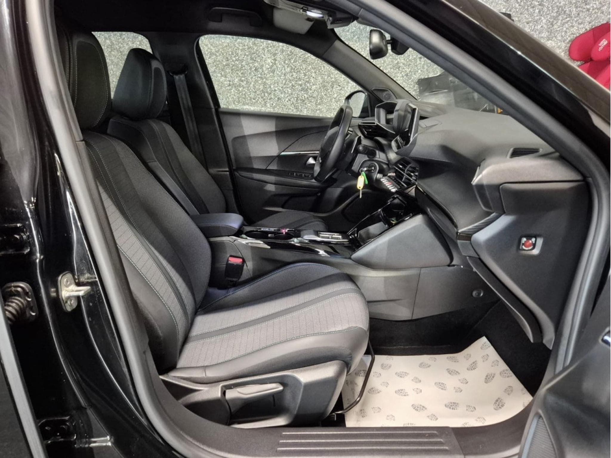 Peugeot 2008 1.5 BLUEHDI 130 ALLURE CUIR NAVI (2023) - Photo 4