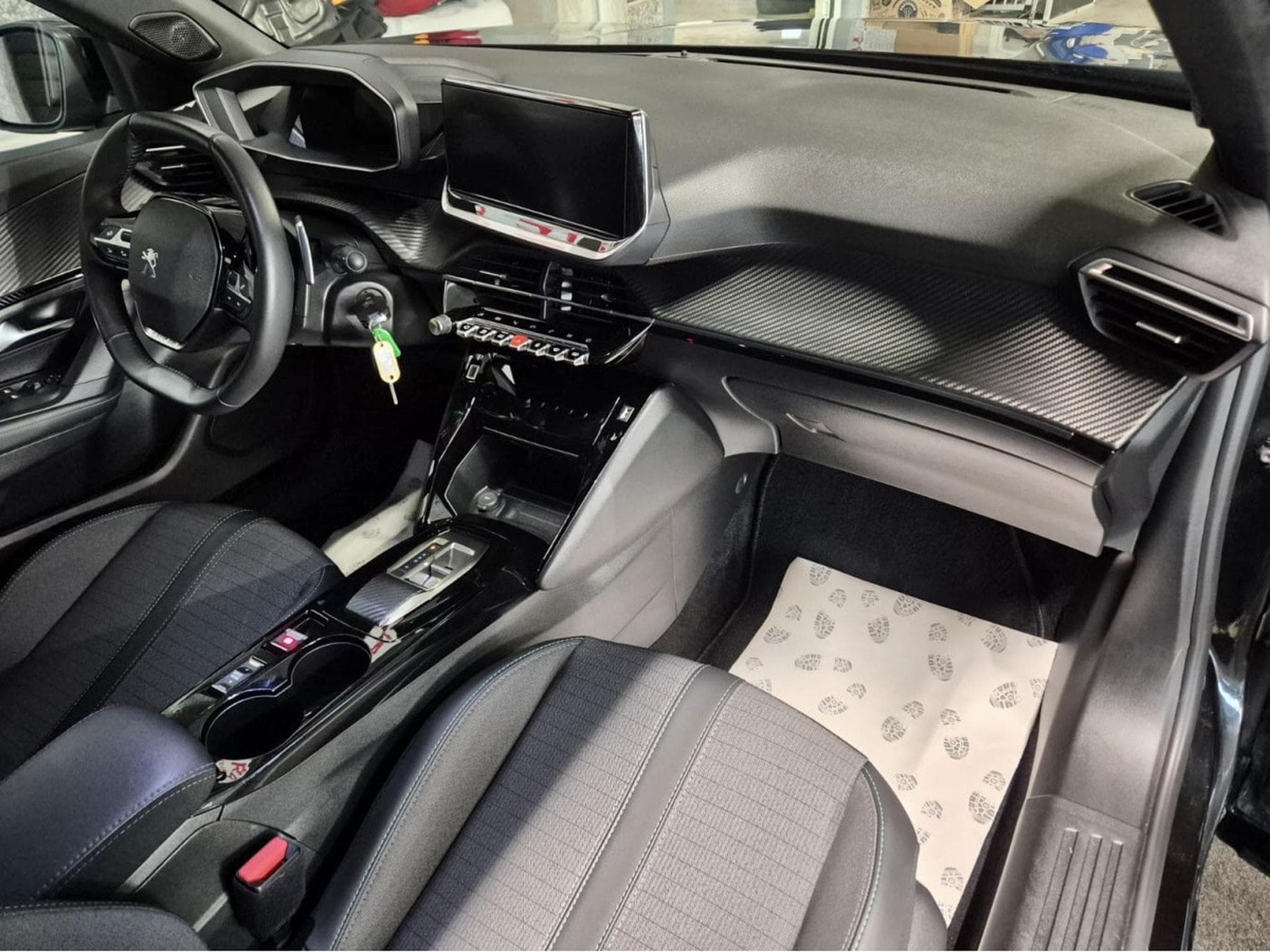 Peugeot 2008 1.5 BLUEHDI 130 ALLURE CUIR NAVI (2023) - Photo 6