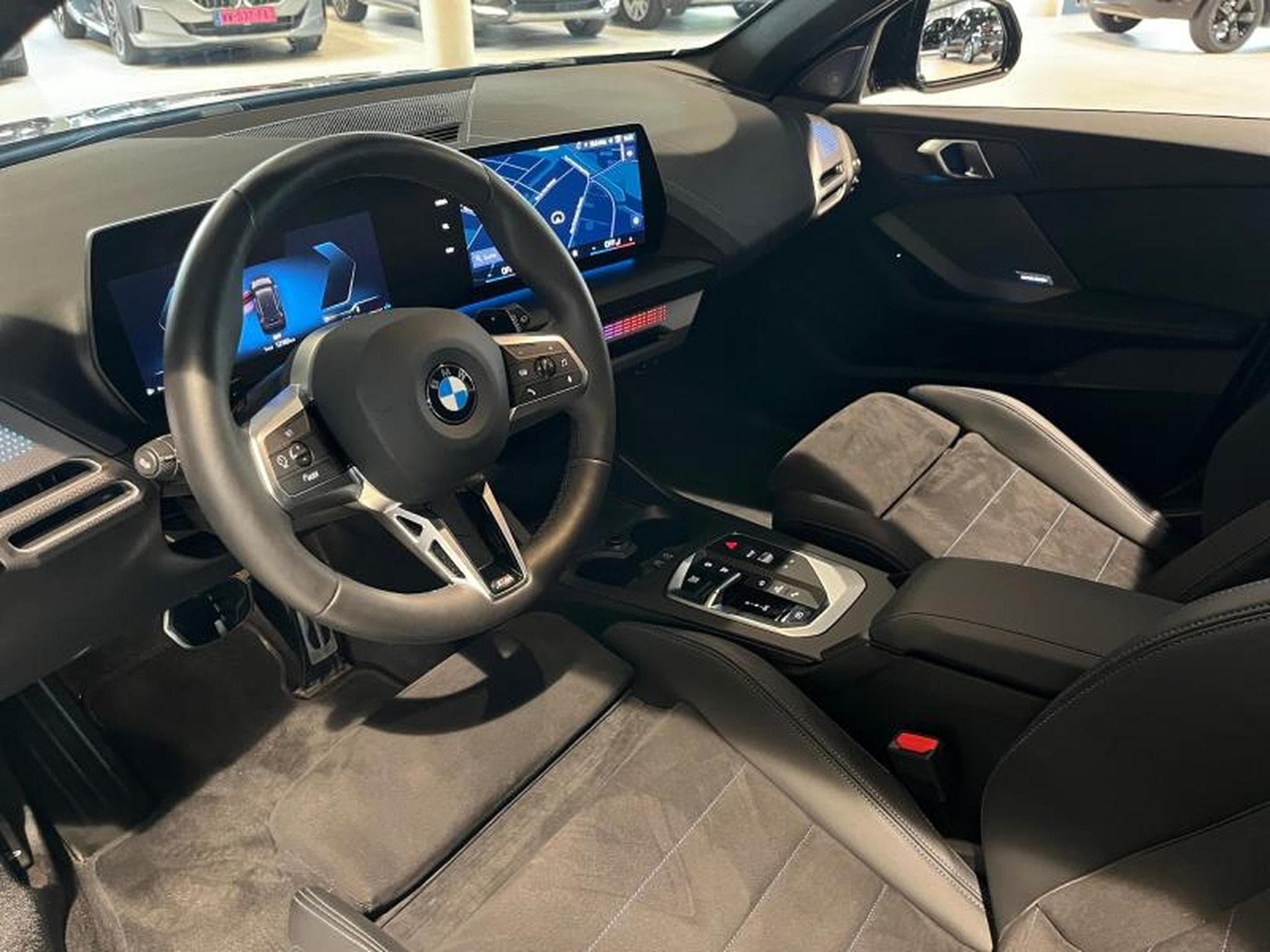BMW 120 120d Hatch M Sport (2025) - Photo 16