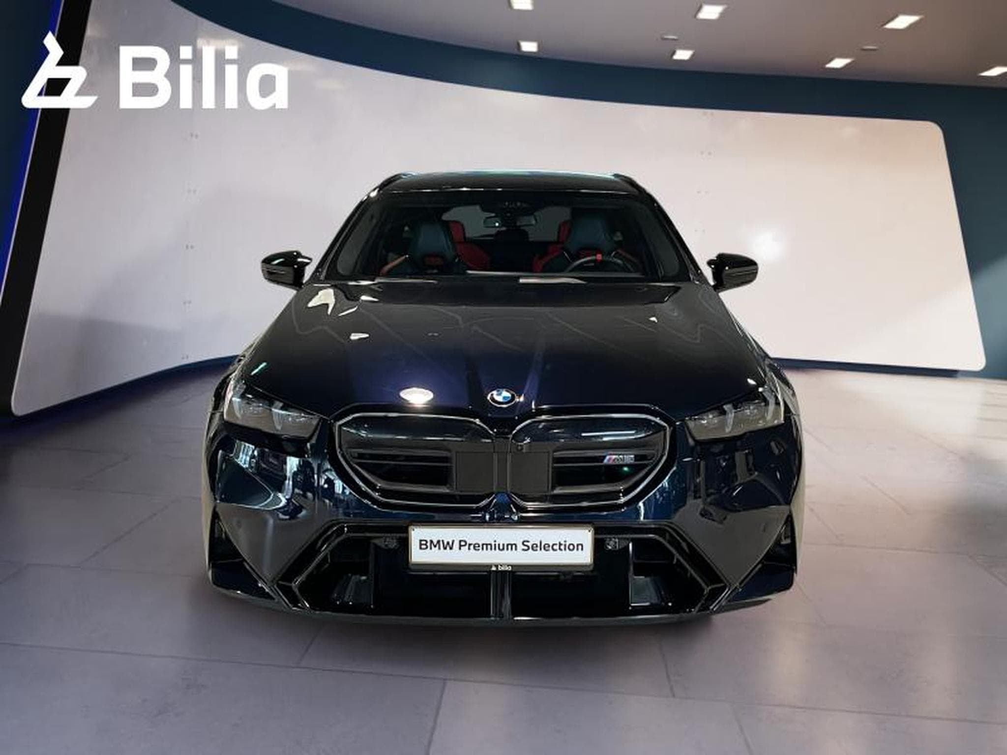 BMW M5 M5 xDrive Touring M Sport (2025) - Photo 2