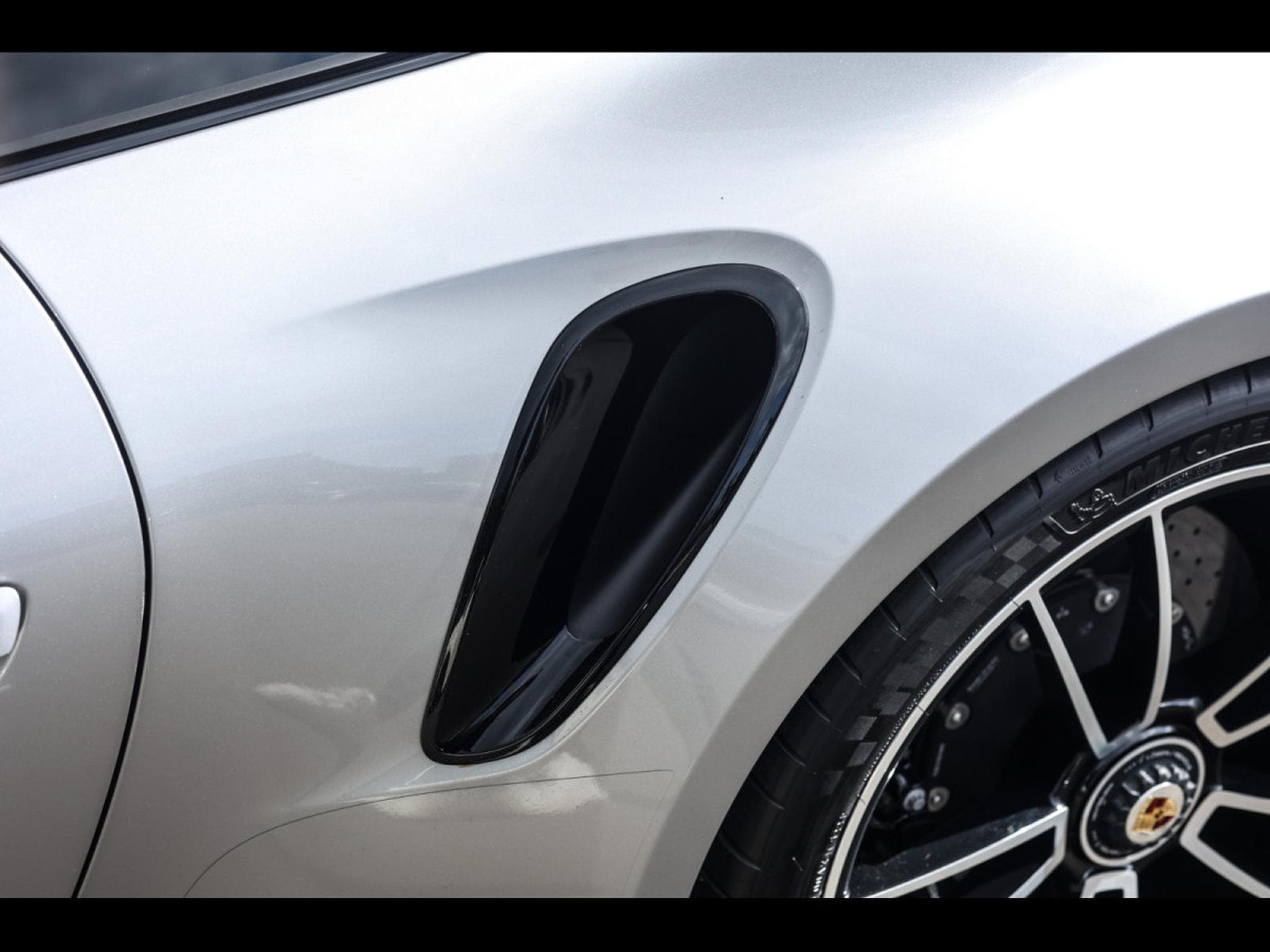 Porsche 911 (992.1) TURBO S COUPE PDK – GT-SILVER – IMMAT FR. - PORSCHE (2020) - Photo 19