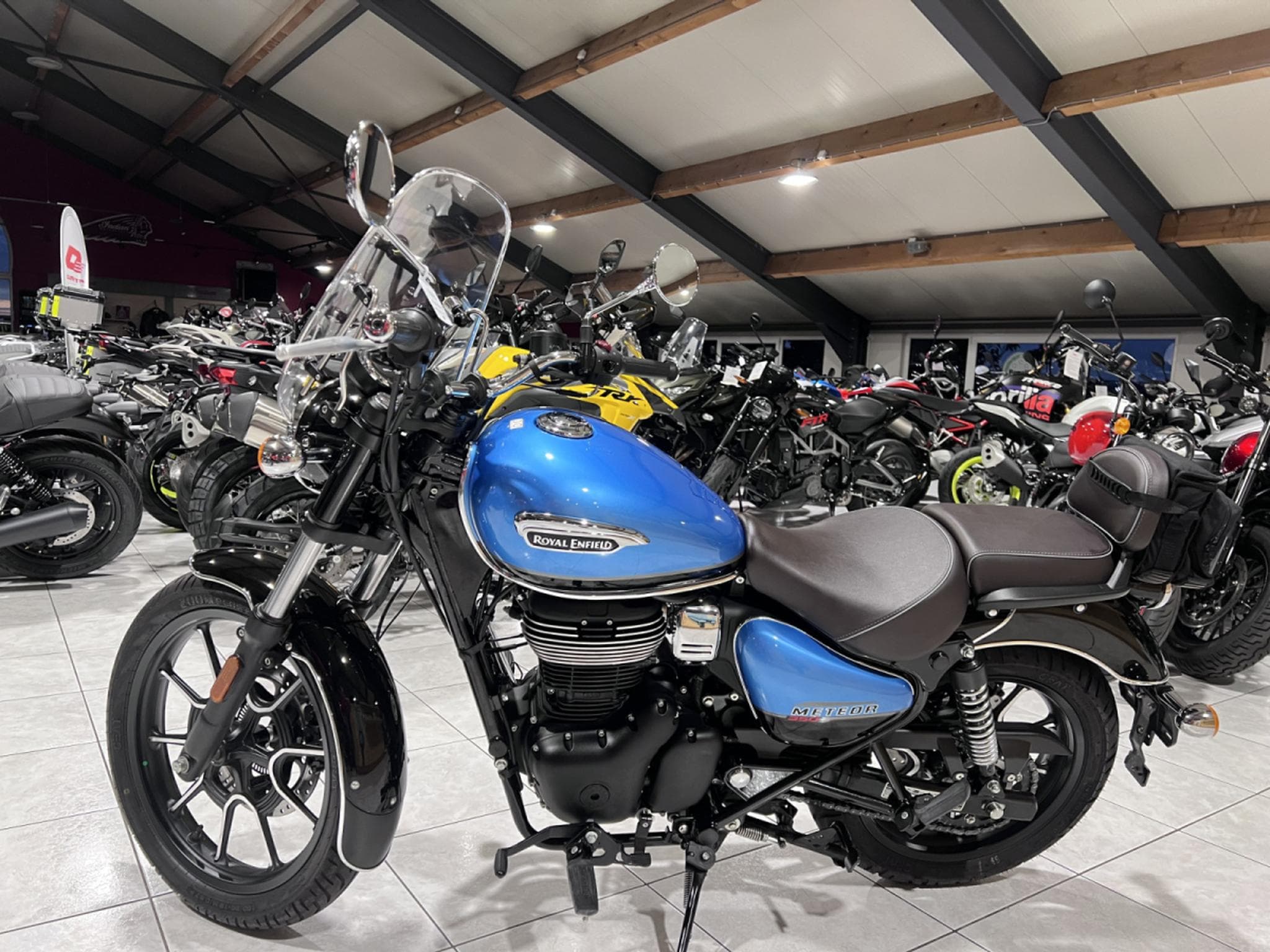 Royal Enfield Meteor Super Nova (2022) - Photo 4