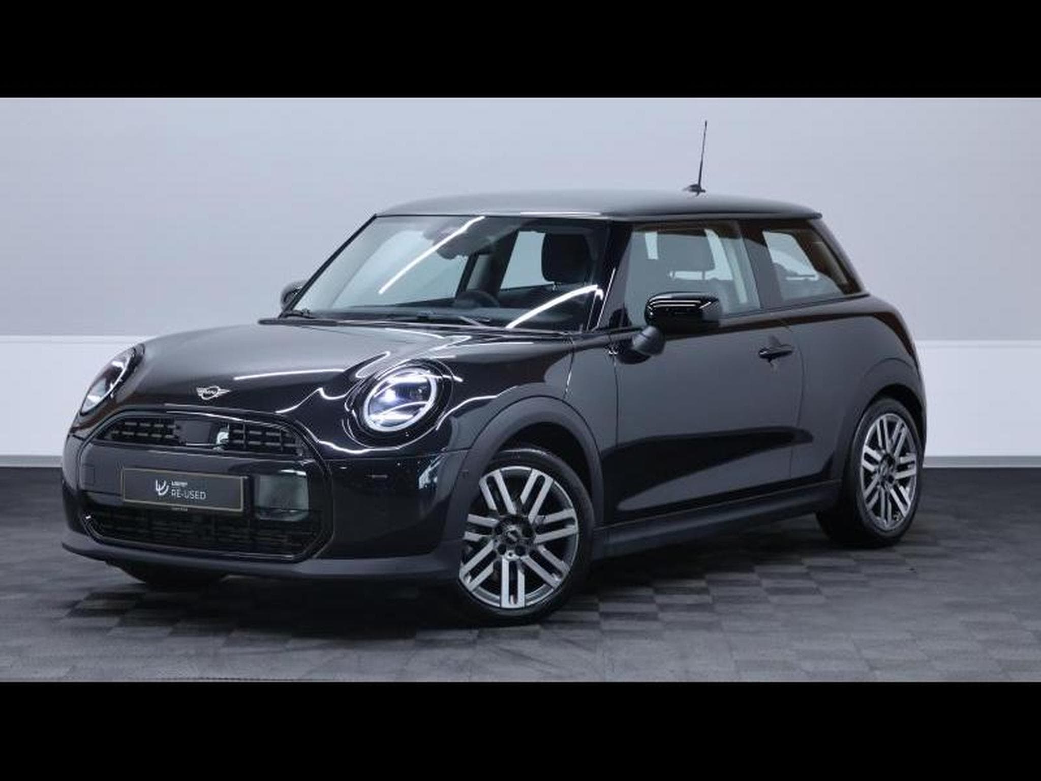MINI Cooper 1.5 156cv Auto (2024) - Photo 1