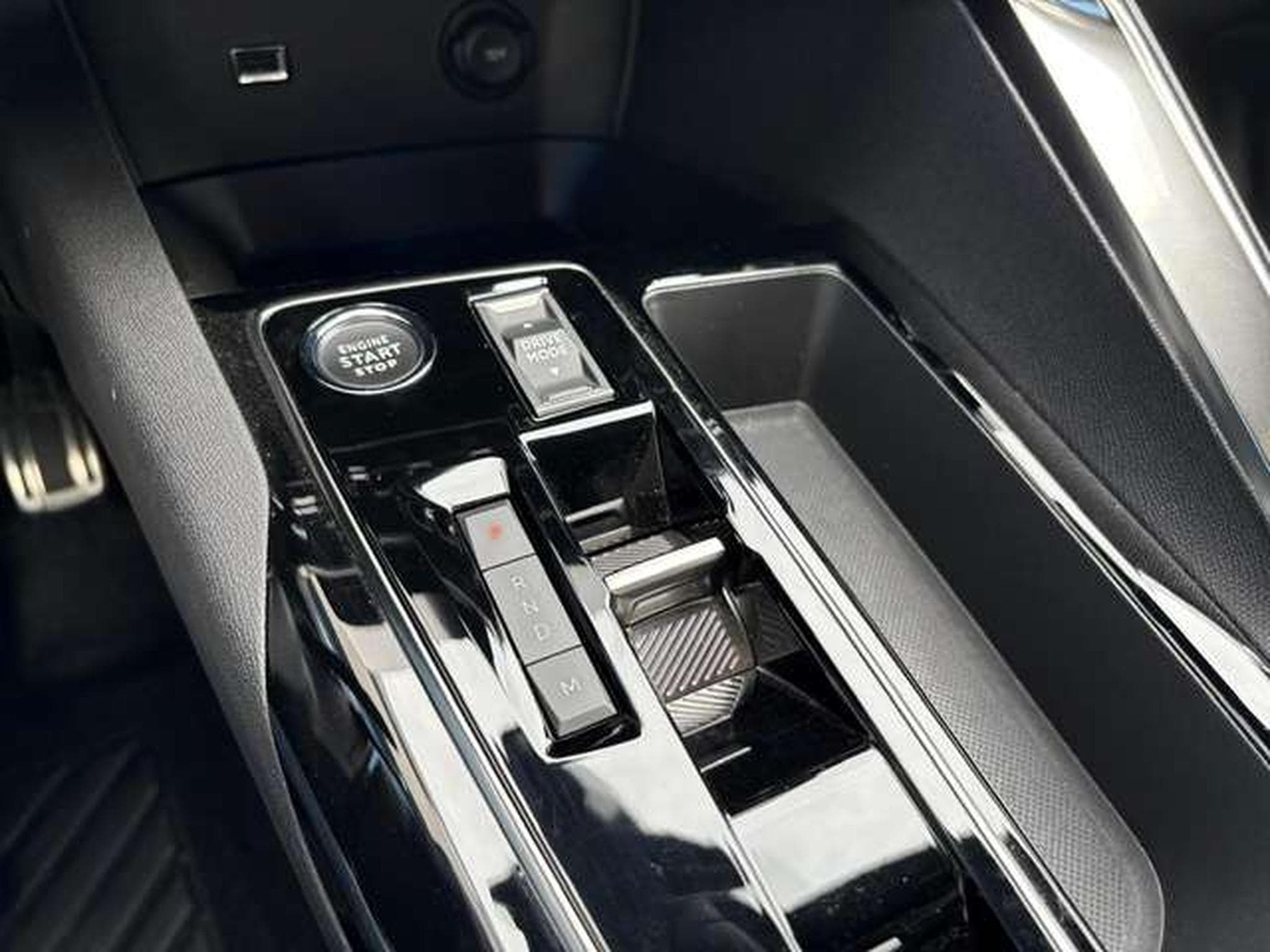 Peugeot 3008 3008 Hybrid 136 e-DSC6 GT (2024) - Photo 11