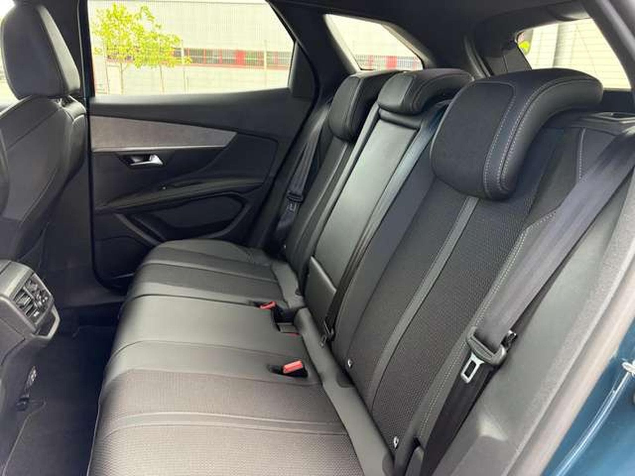 Peugeot 3008 3008 Hybrid 136 e-DSC6 GT (2024) - Photo 14