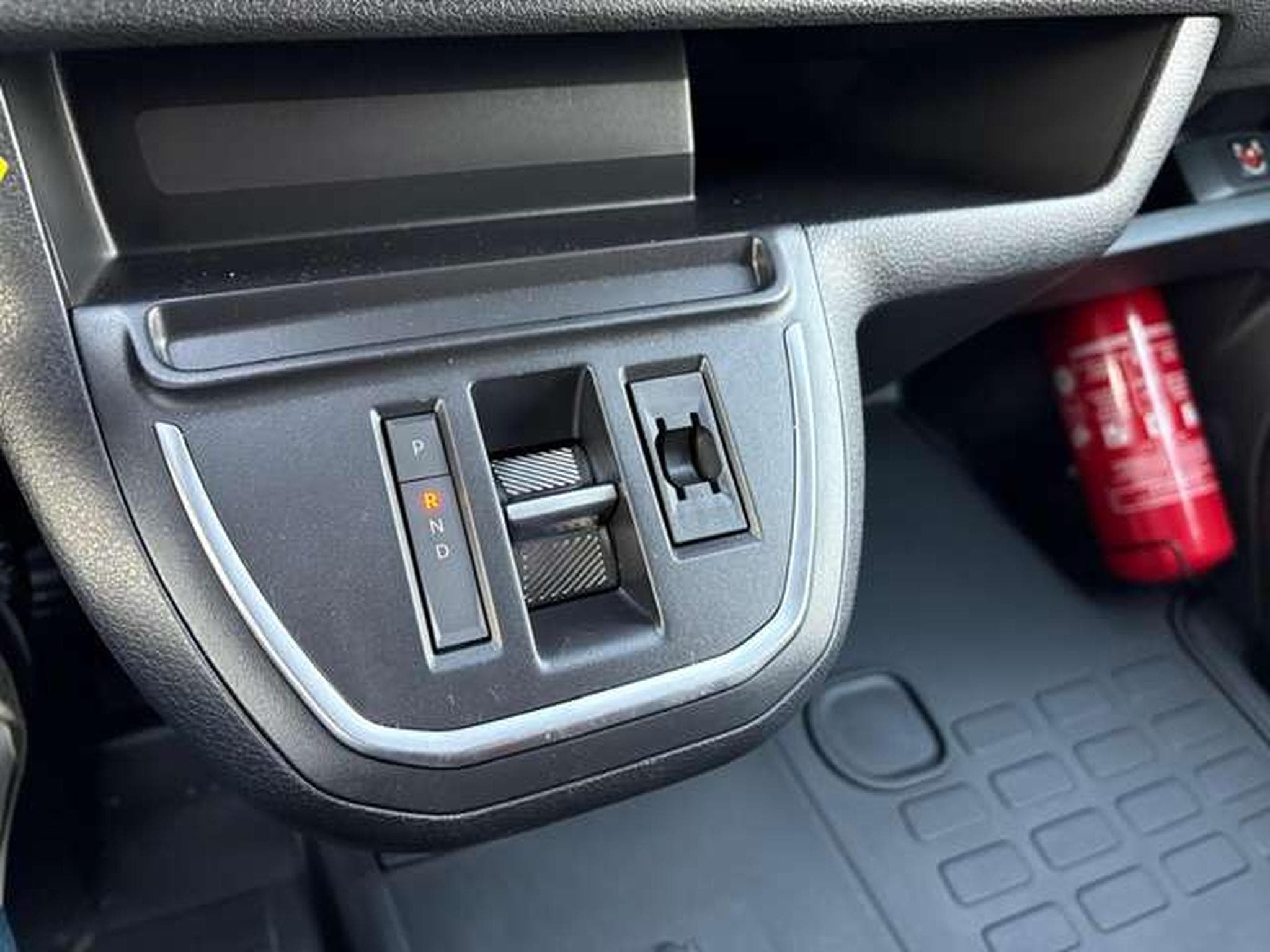 Peugeot Expert 2.0 BHDI 145 S&S EAT8 (2025) - Photo 11