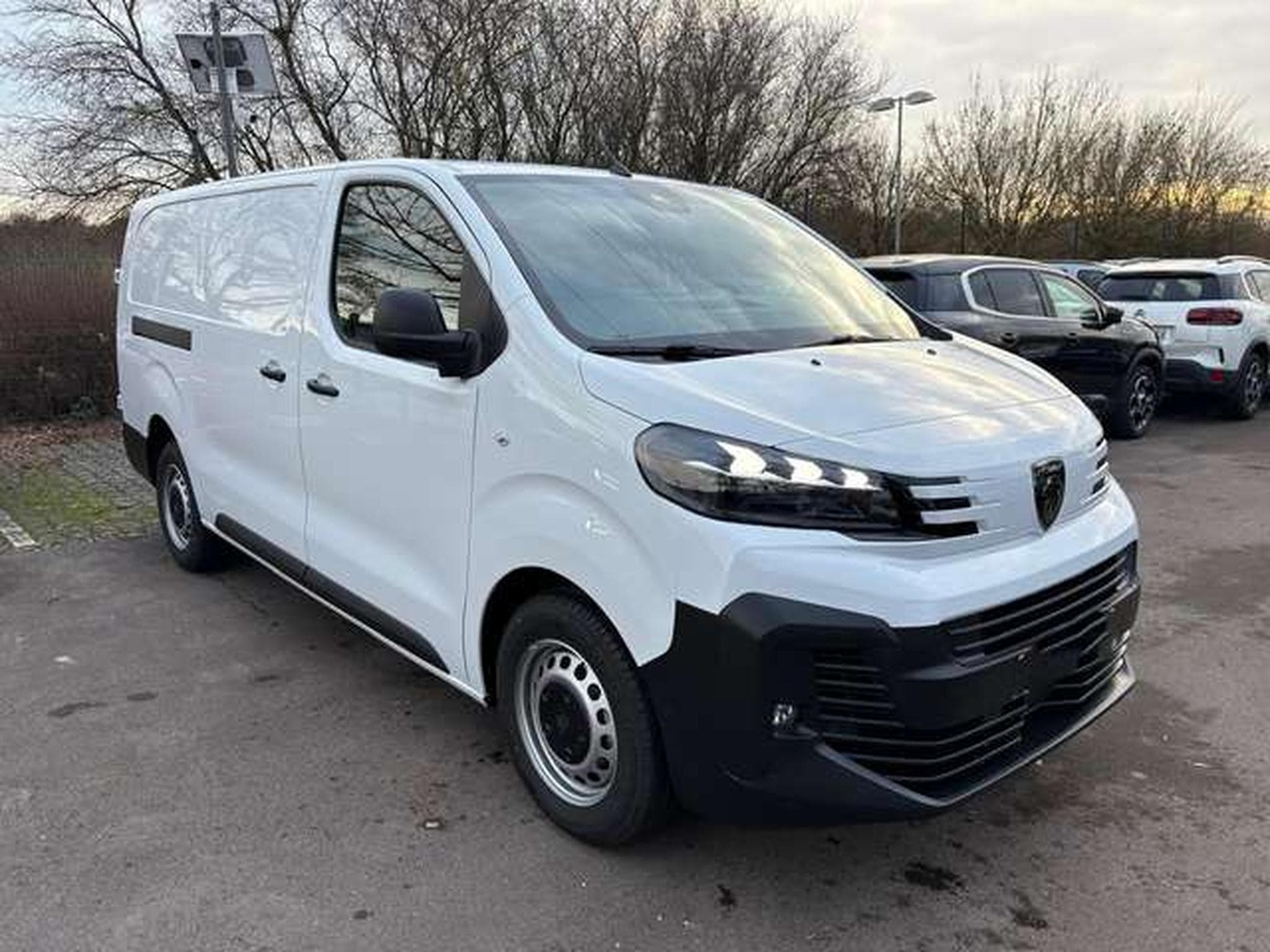 Peugeot Expert 2.0 BHDI 145 S&S EAT8 (2025) - Photo 2