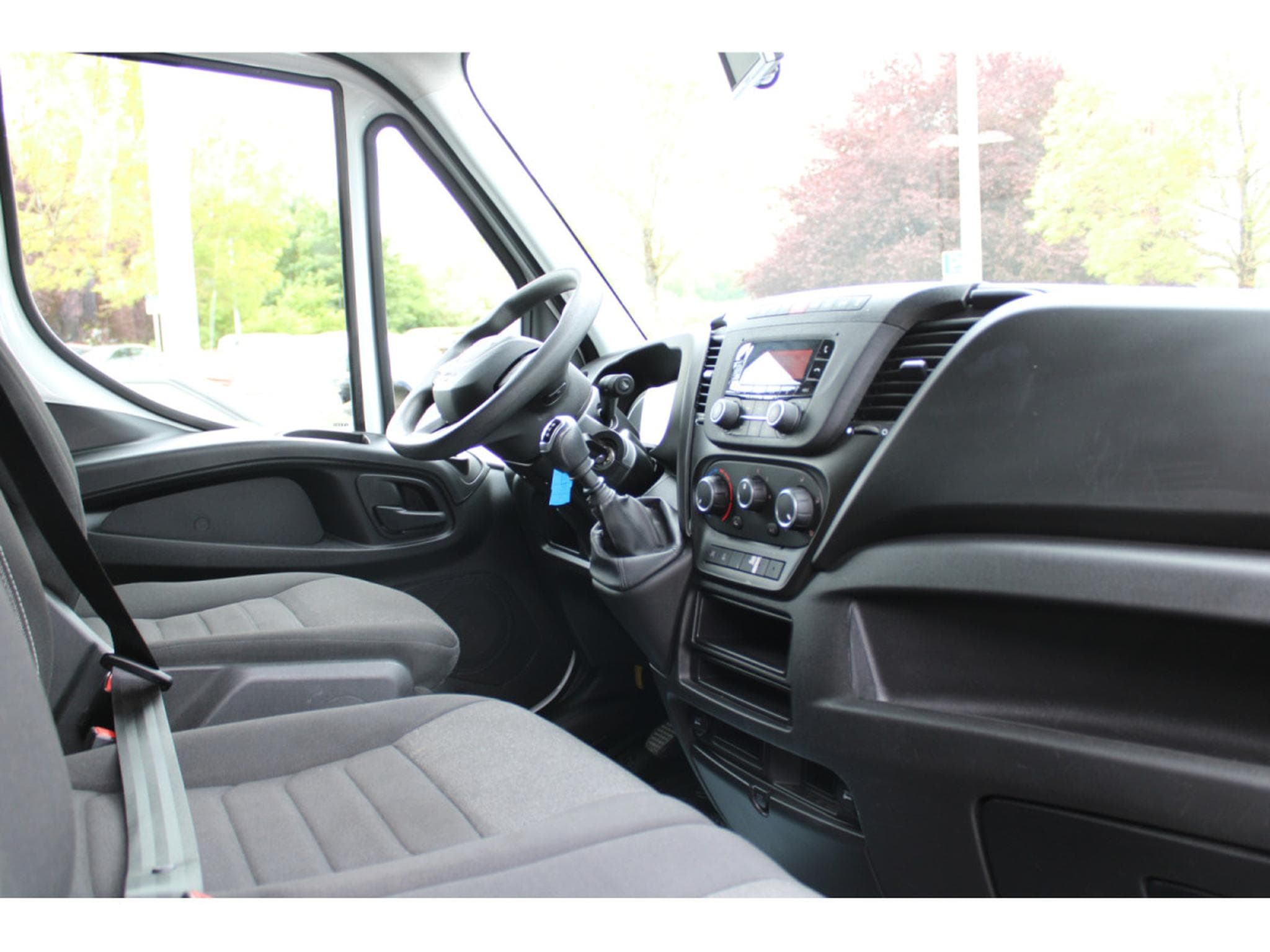 Iveco Daily 35S14, 1 HAND, CAMERA, BLUETOOTH, (2022) - Photo 12