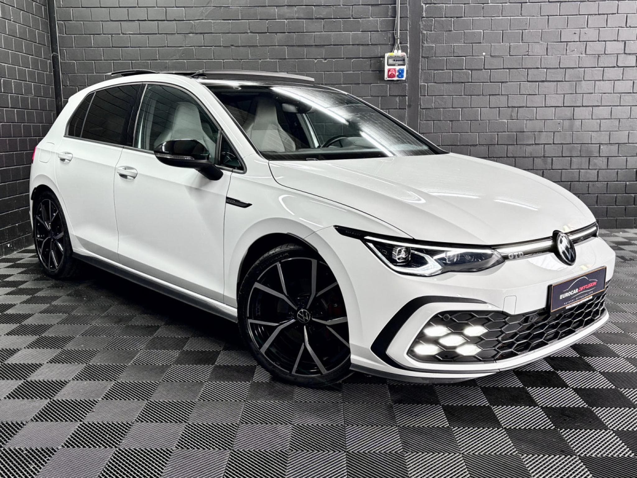 VW Golf GTD 2.0 TDI DSG7 200 CV *PANO* MATRIX * HARMAN * ATTELAGE * (2024) - Photo 3