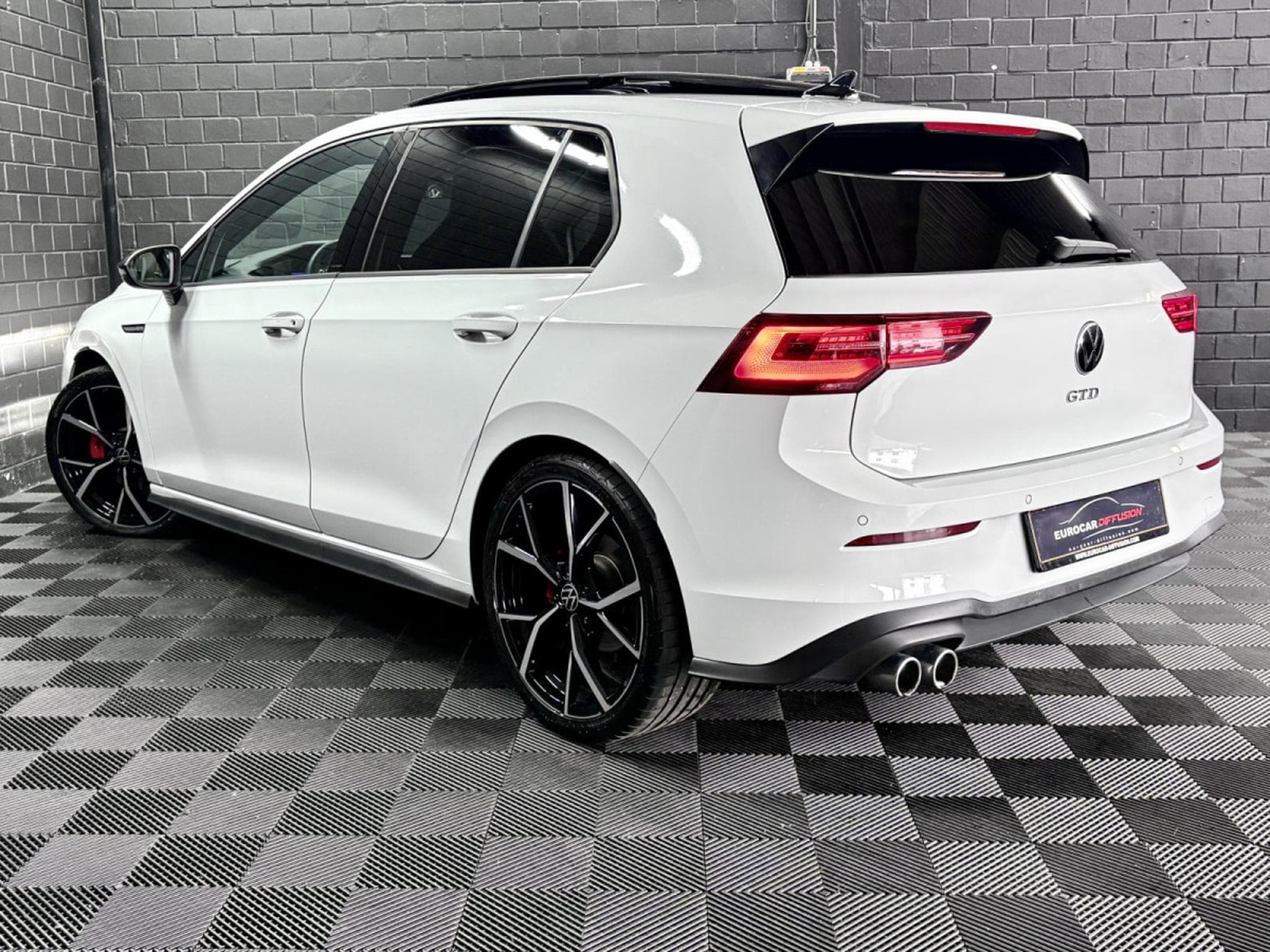VW Golf GTD 2.0 TDI DSG7 200 CV *PANO* MATRIX * HARMAN * ATTELAGE * (2024) - Photo 4