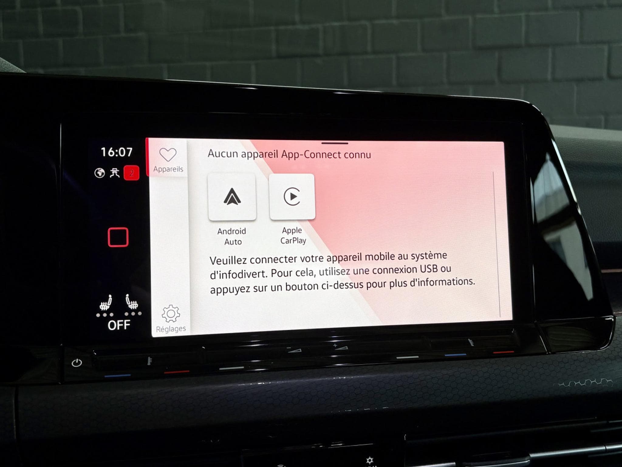 VW Golf GTI Clubsport 2.0 TSI 300CV DSG7 *CAM* ACC * CARPLAY * (2024) - Photo 16