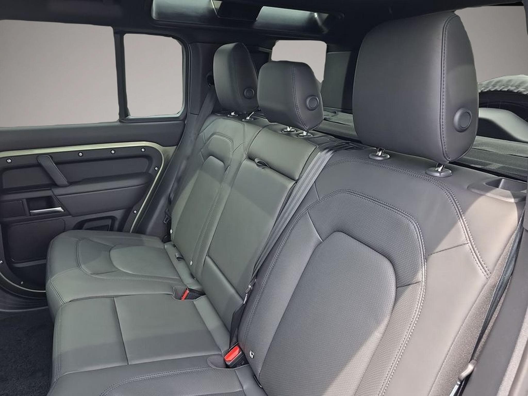 Land-Rover Defender (2026) - Photo 2