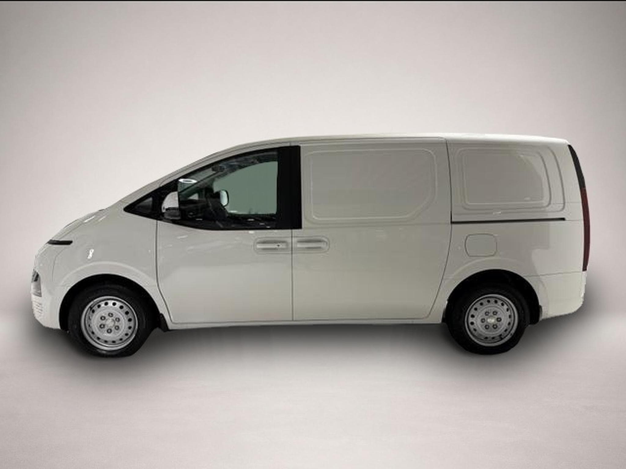 Hyundai Staria (2025) - Photo 3
