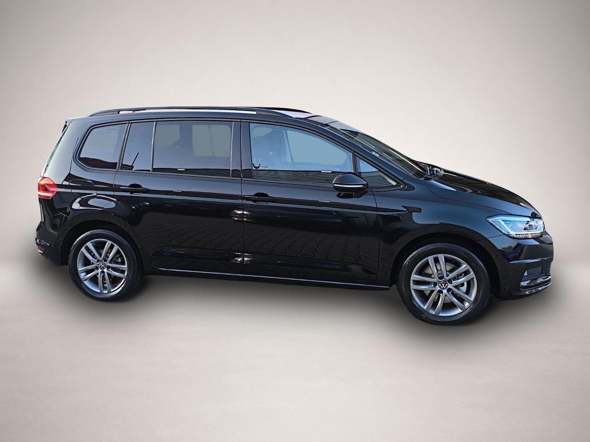 VW Touran (2025) - Photo 8