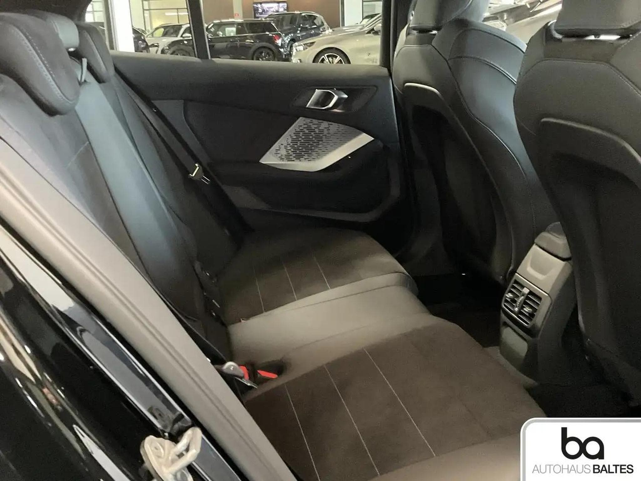 BMW 120 (2025) - Photo 8