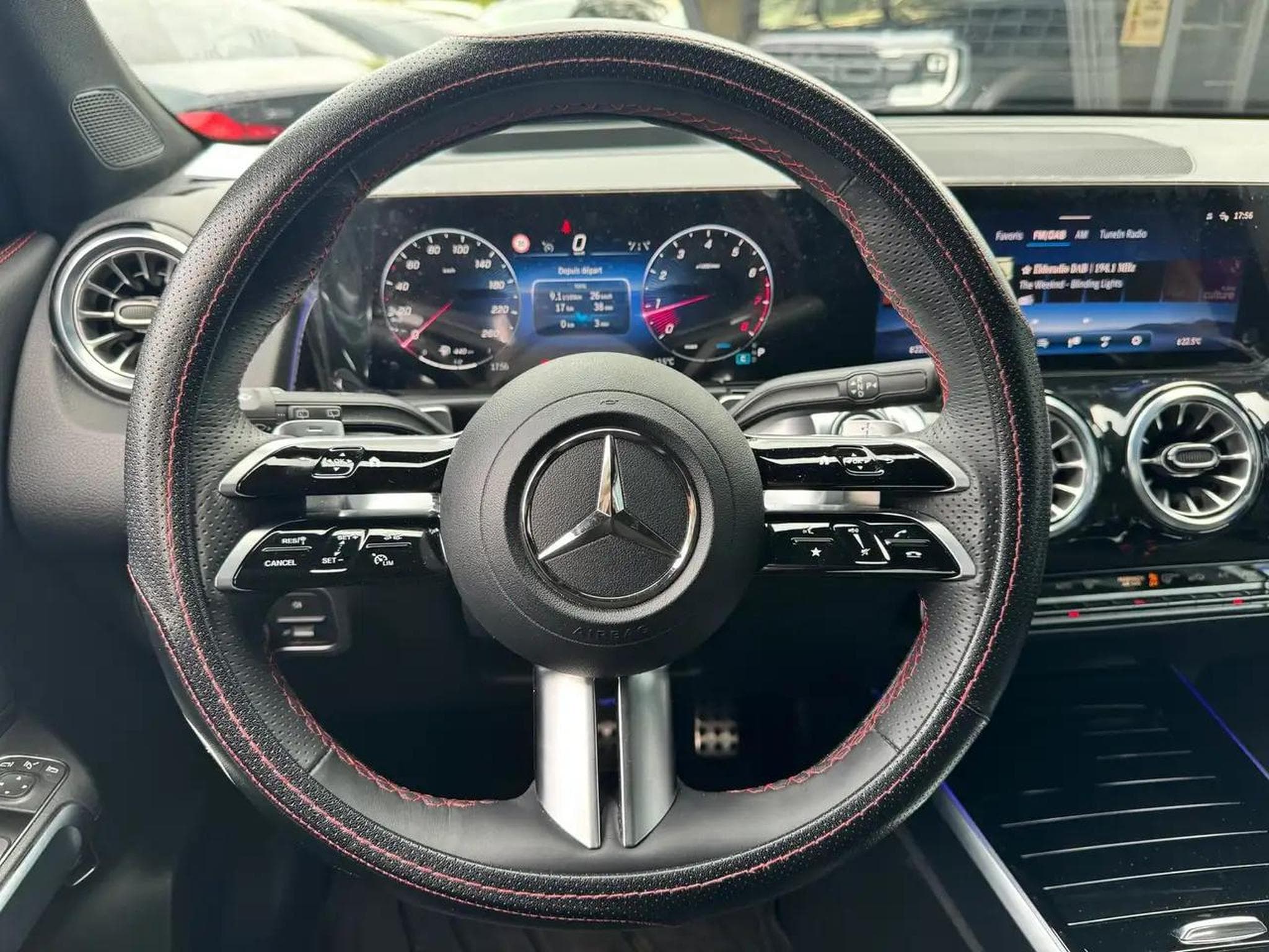Mercedes GLA 200 (2025) - Photo 11