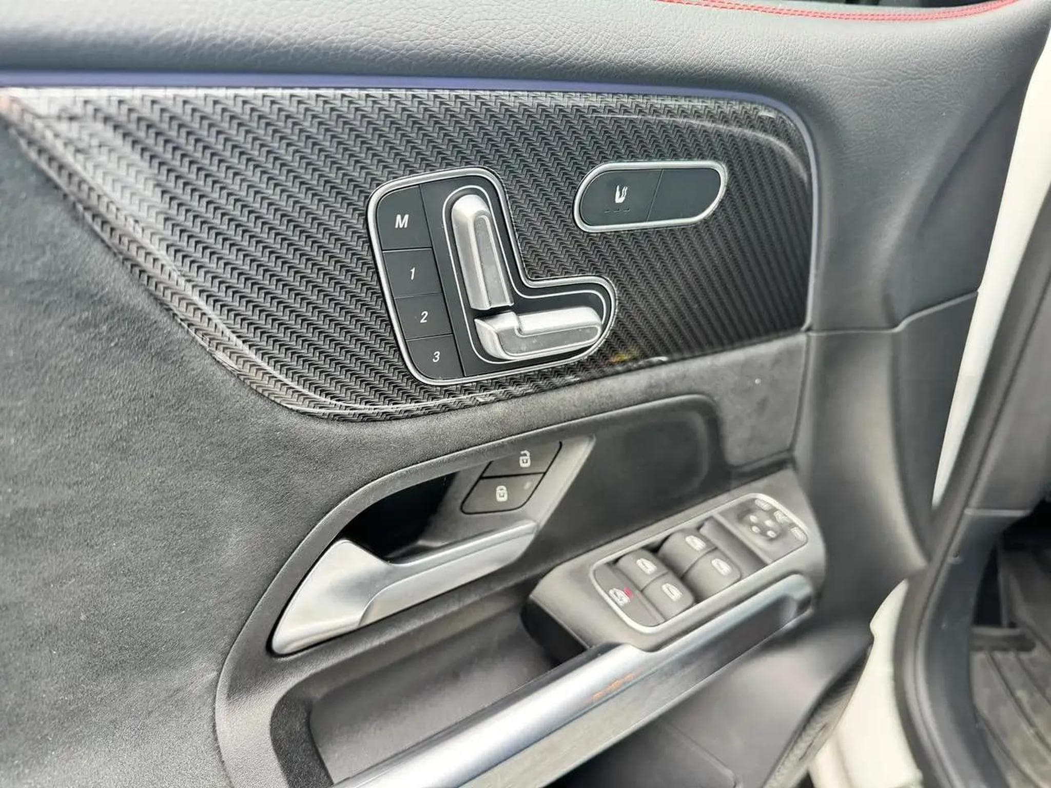Mercedes GLA 200 (2025) - Photo 12