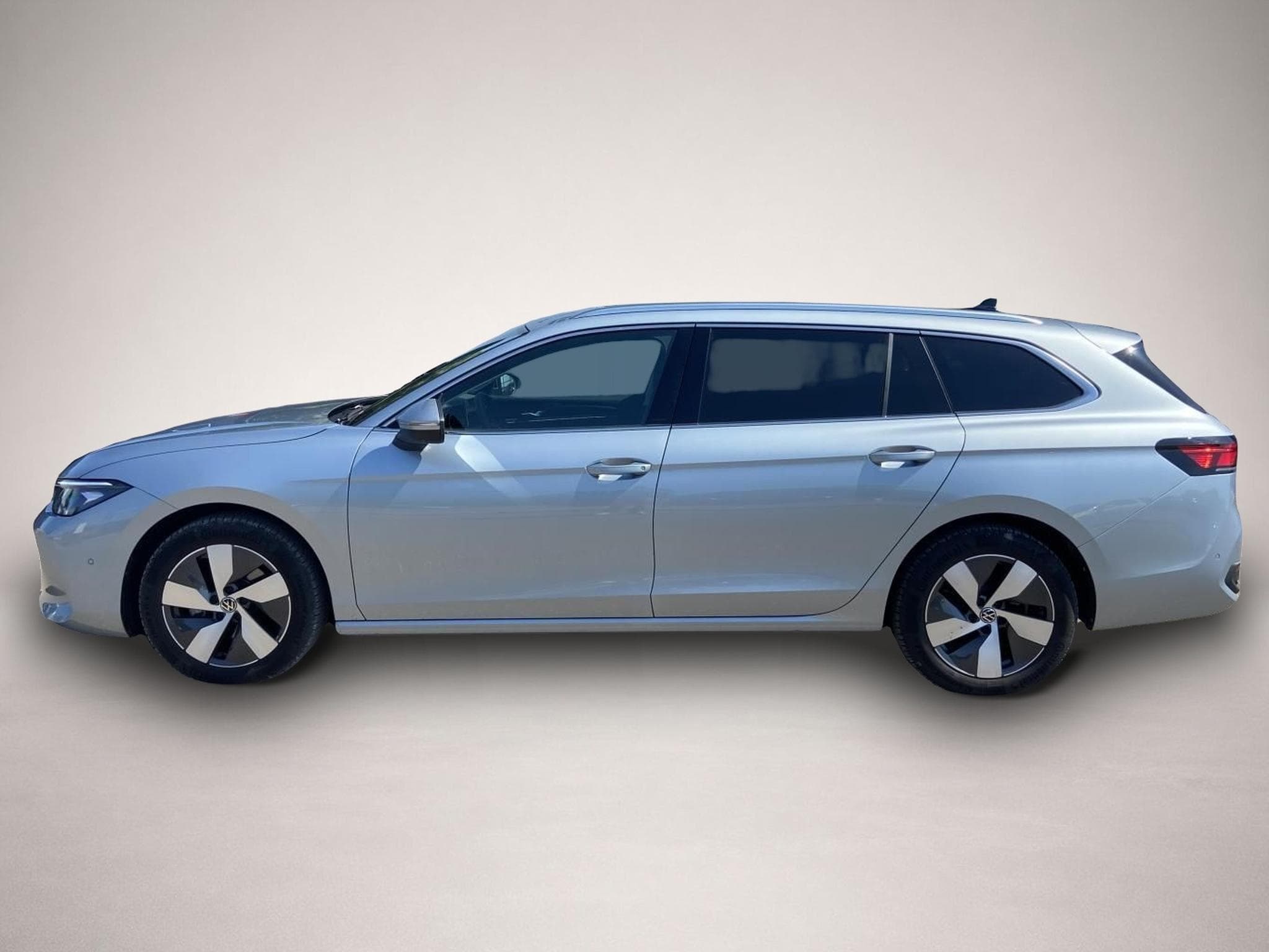 VW Passat (2025) - Photo 2