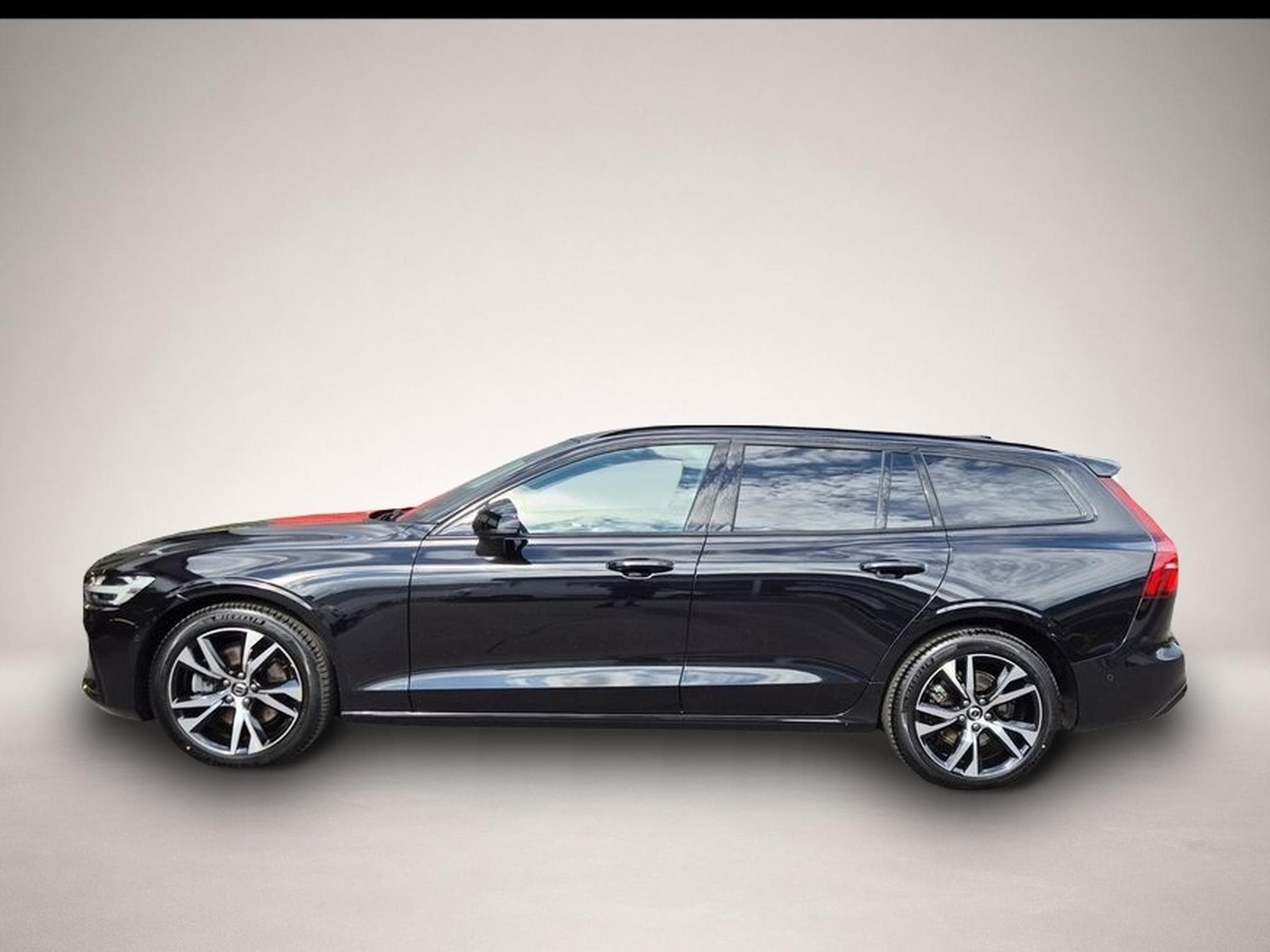 Volvo V60 (2025) - Photo 3