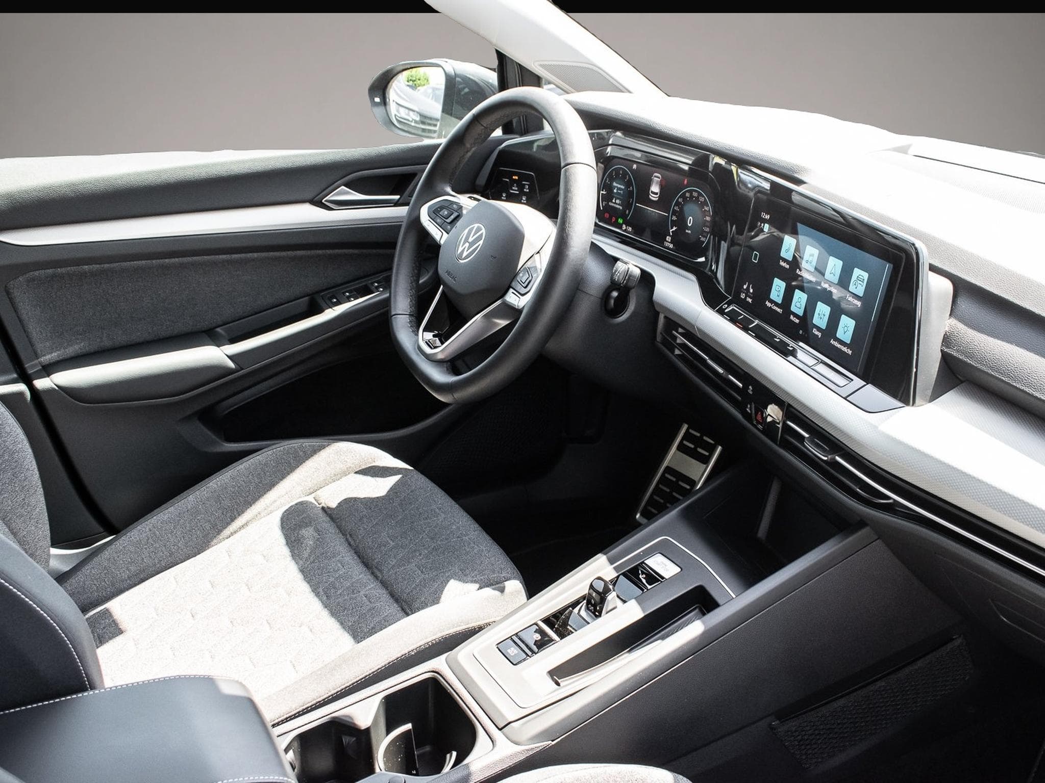 VW Golf (2024) - Photo 6