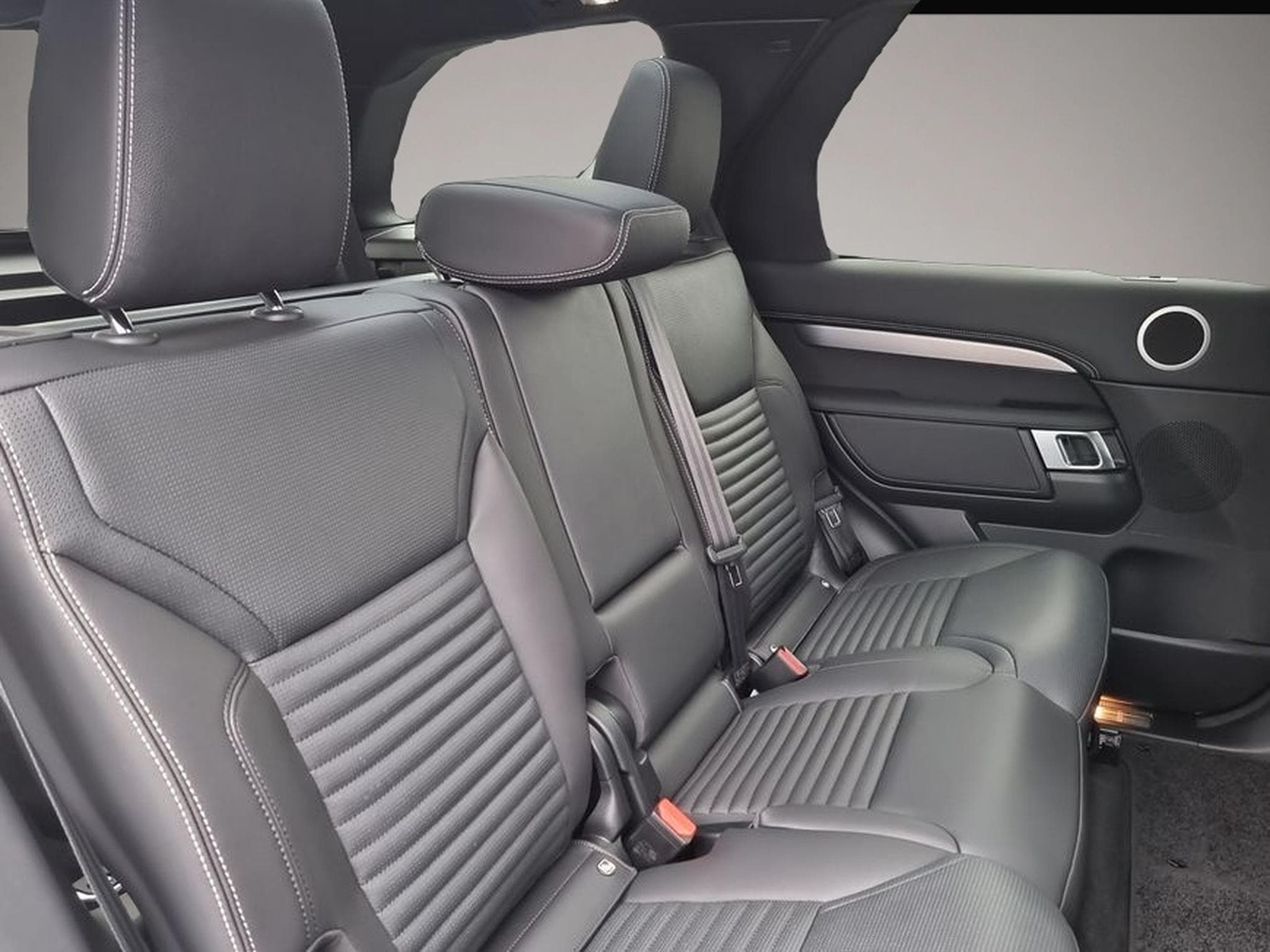 Land-Rover Discovery (2024) - Photo 3