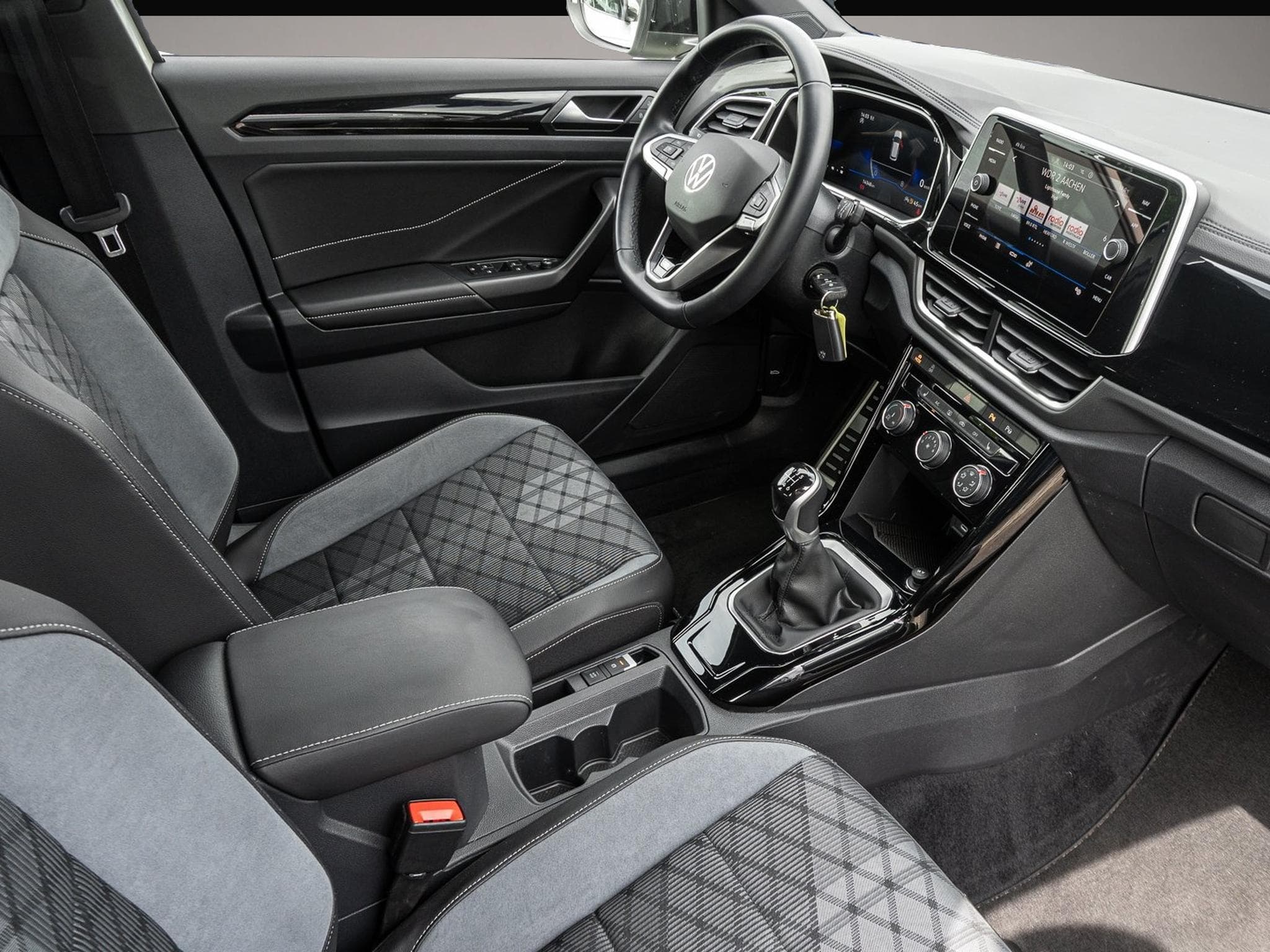 VW T-Roc (2024) - Photo 6