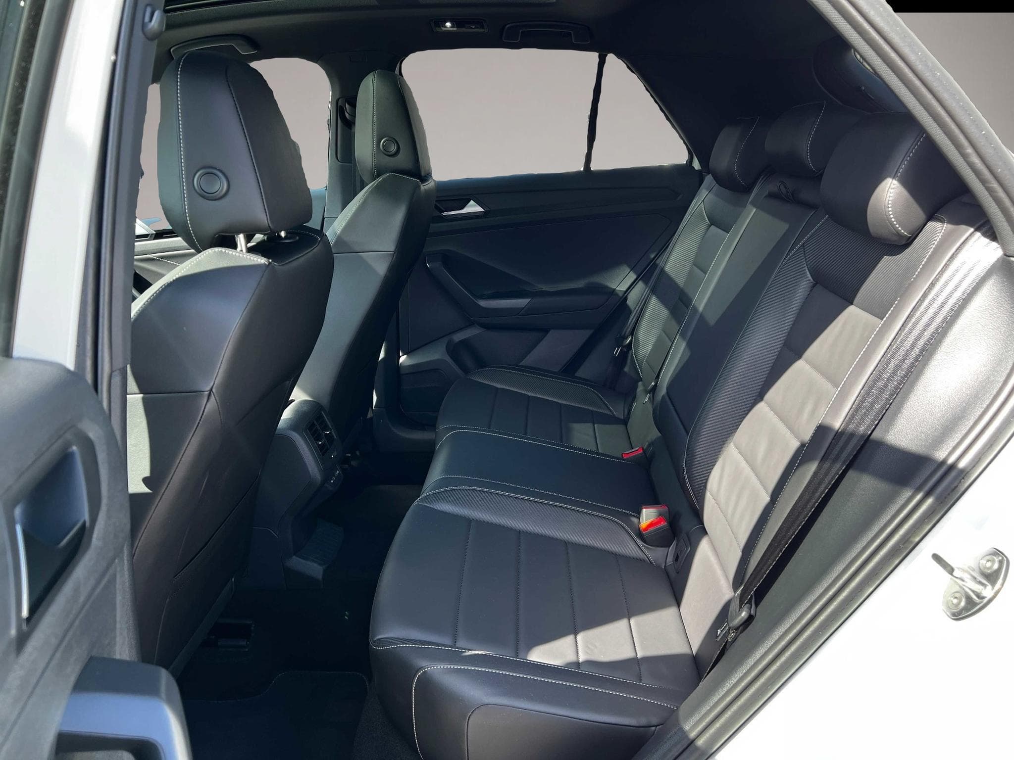 VW T-Roc (2024) - Photo 7
