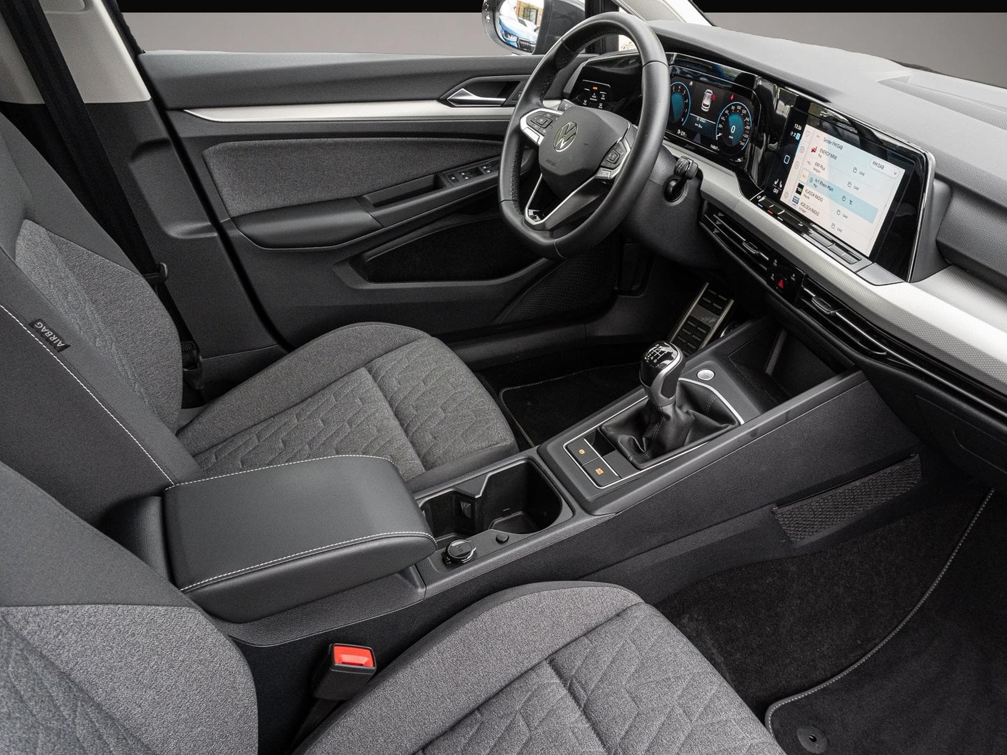 VW Golf (2024) - Photo 6