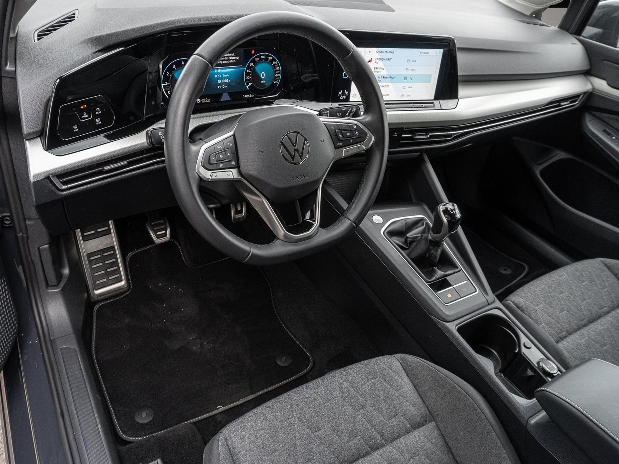 VW Golf (2024) - Photo 7
