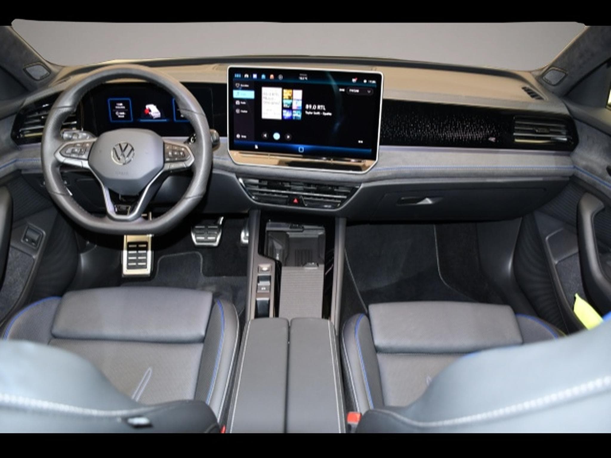 VW Passat (2025) - Photo 4