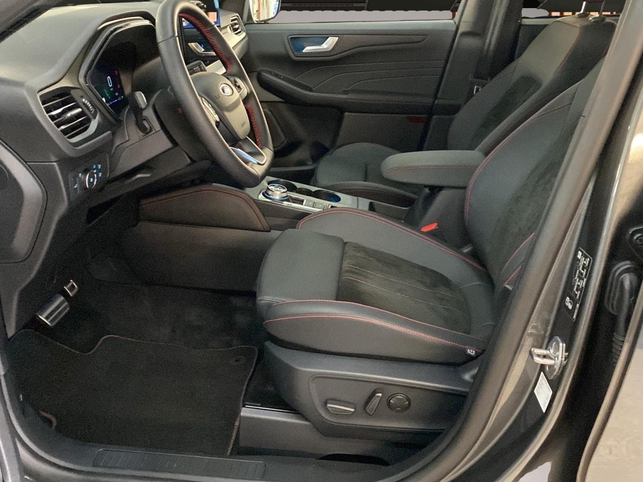 Ford Kuga (2025) - Photo 4