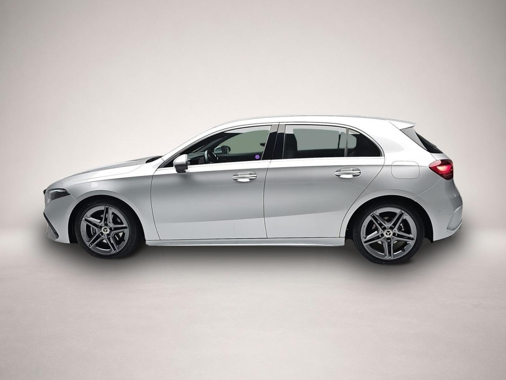 Mercedes 180 (2025) - Photo 4