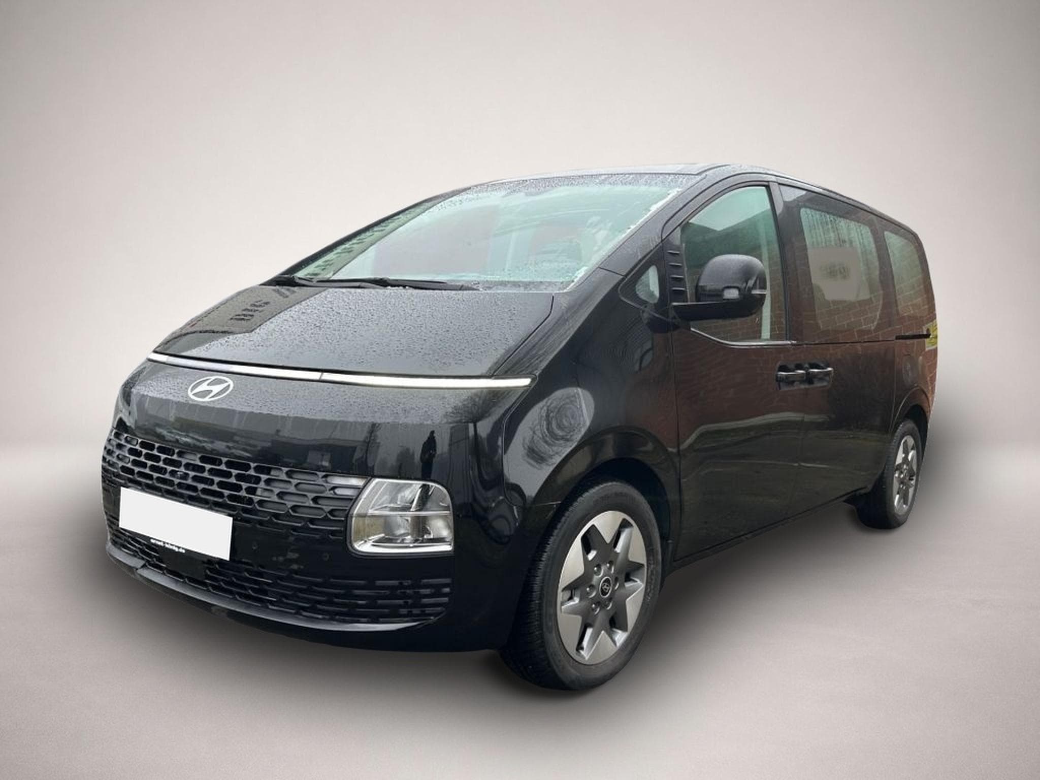 Hyundai Staria (2025) - Photo 1