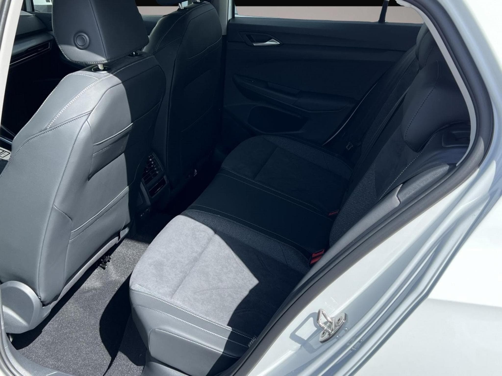 VW Golf (2026) - Photo 6